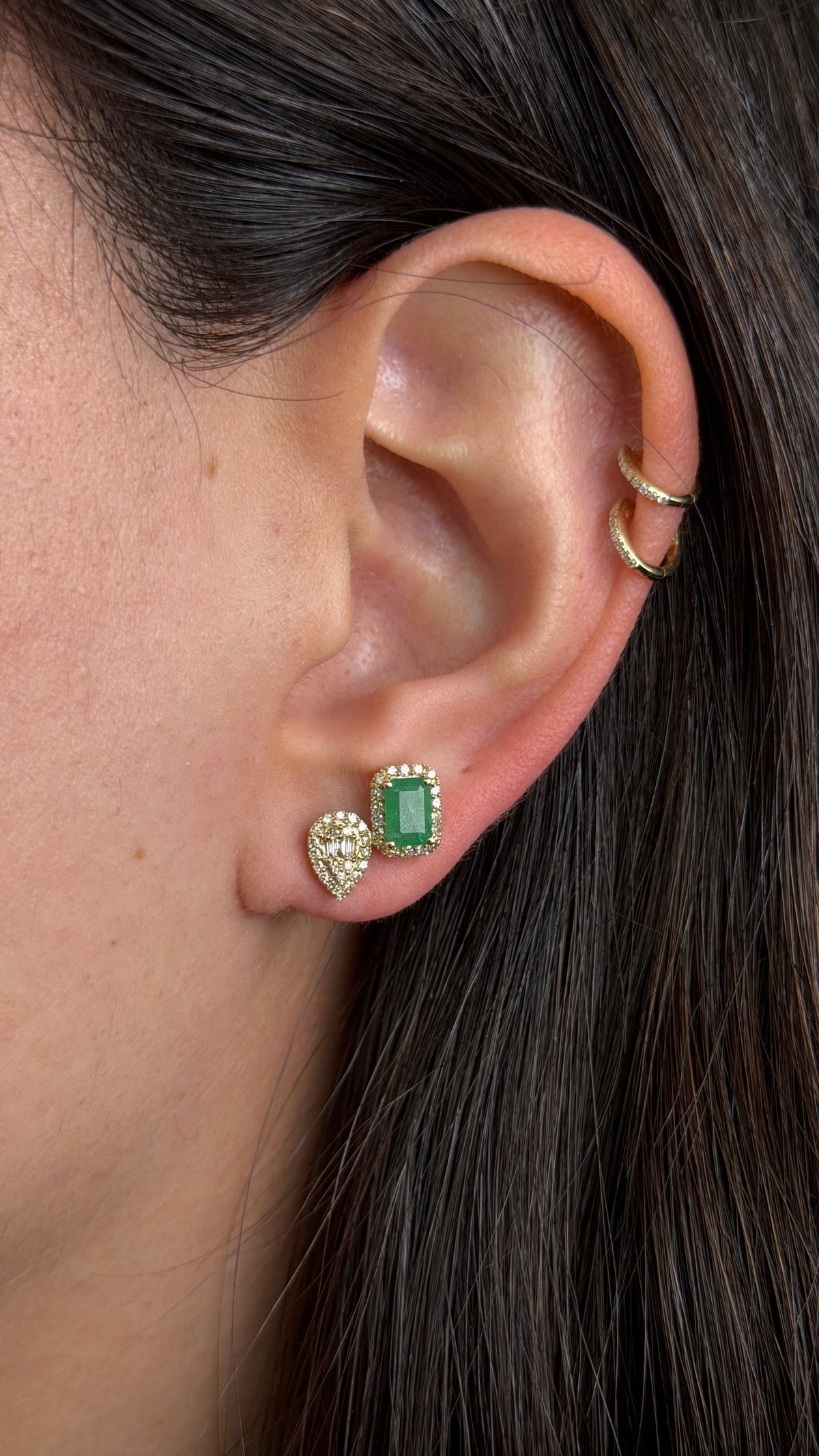 R0301 - Studs esmeralda tu y yo con halo