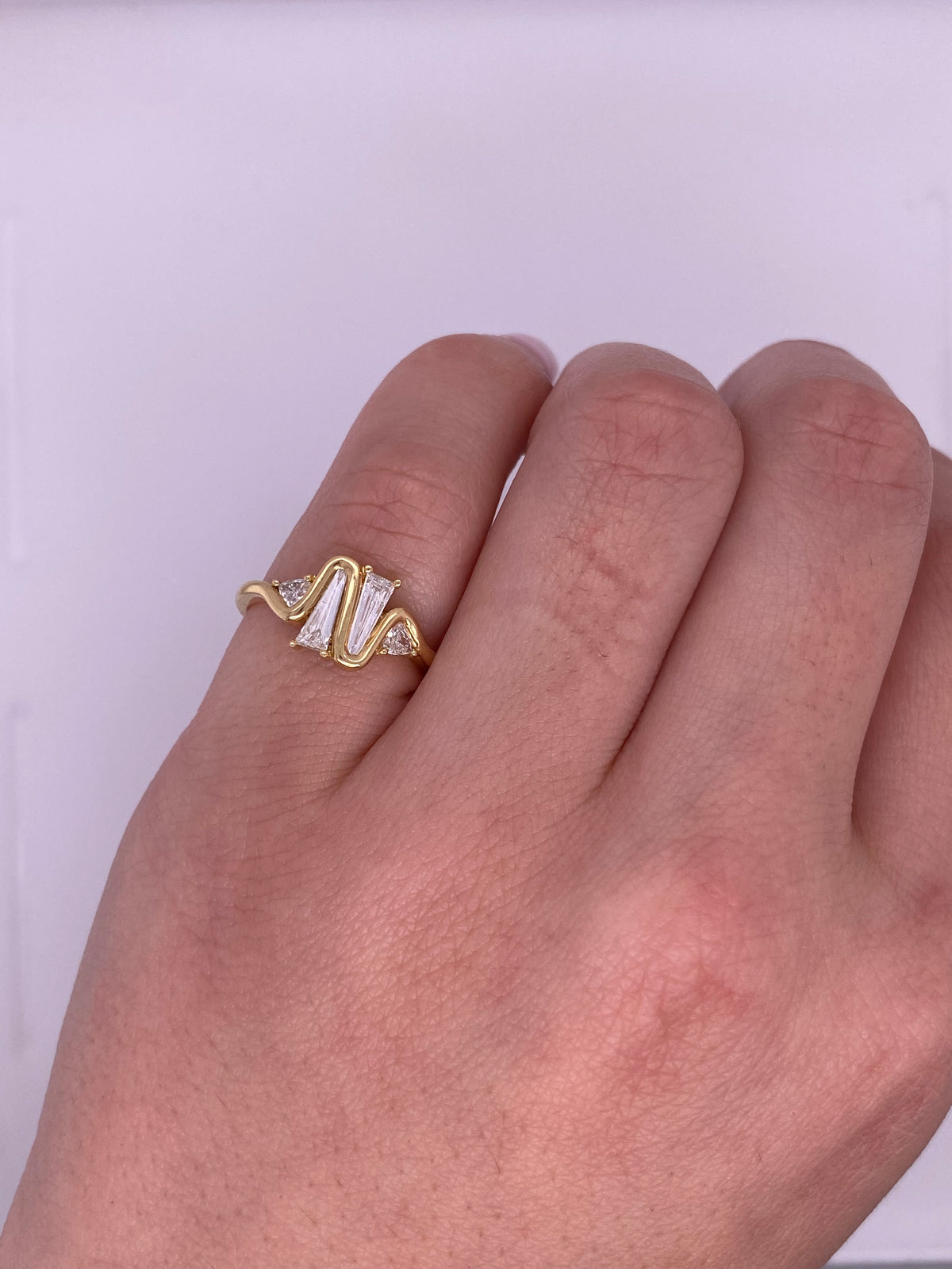 A0137 - Anillo diamante con wavy