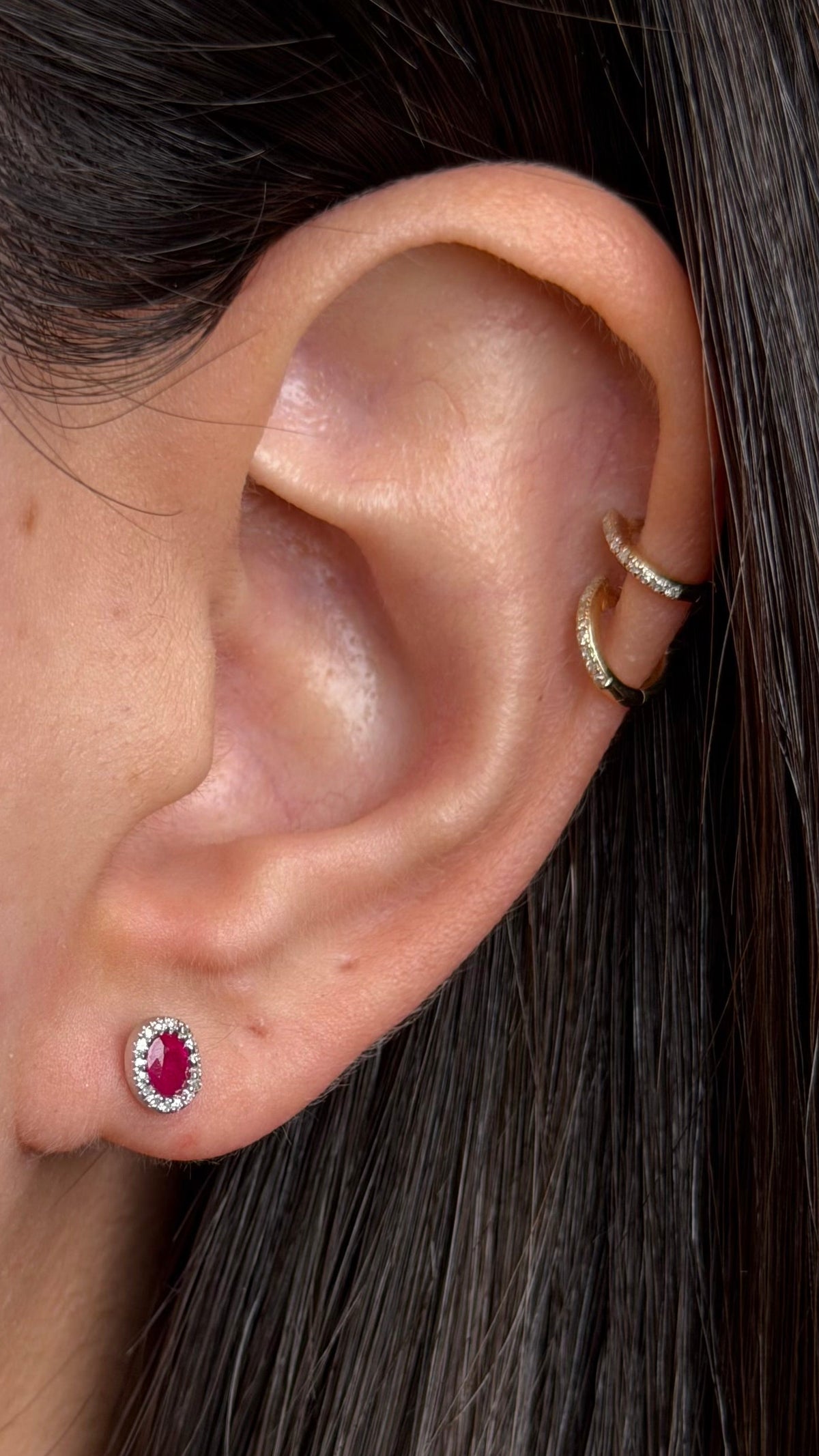 R0331 - Studs rubí oval chico con halo