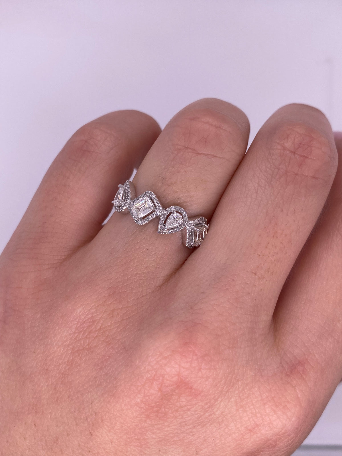 A0179 - Anillo diamantes multishape con halo