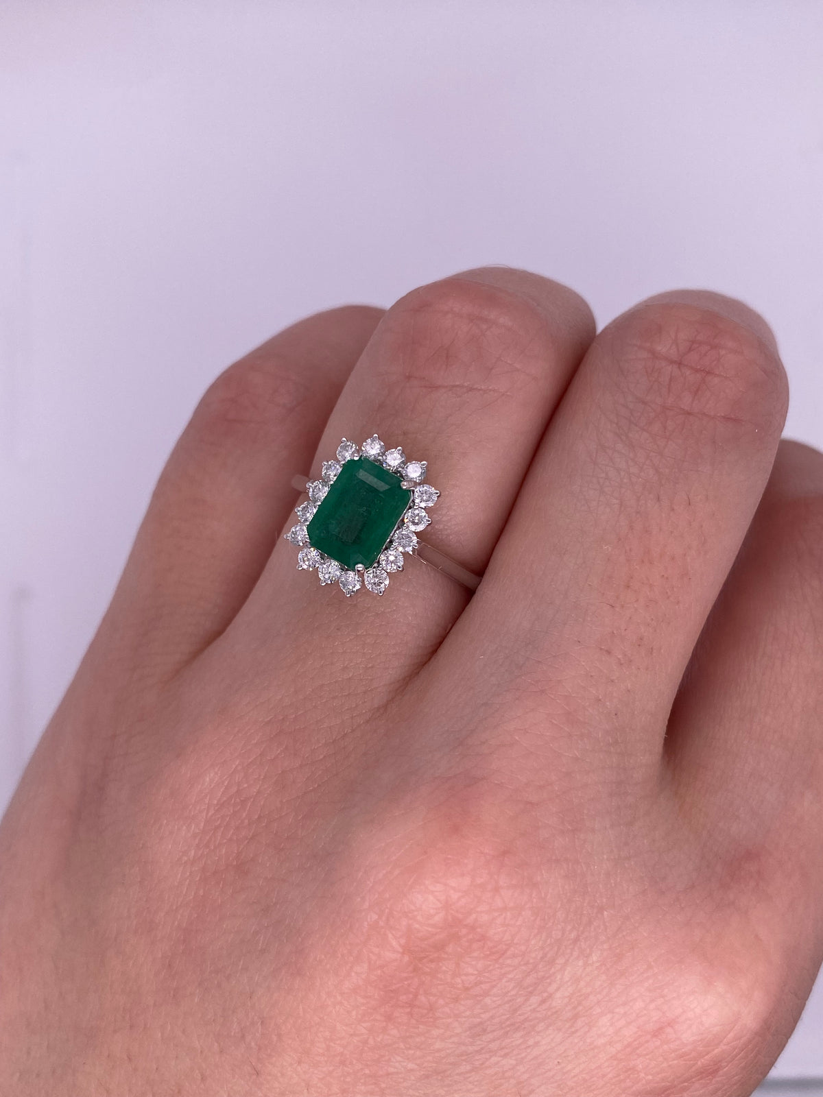 A0081 - Anillo Lady Di esmeralda corte esmeralda