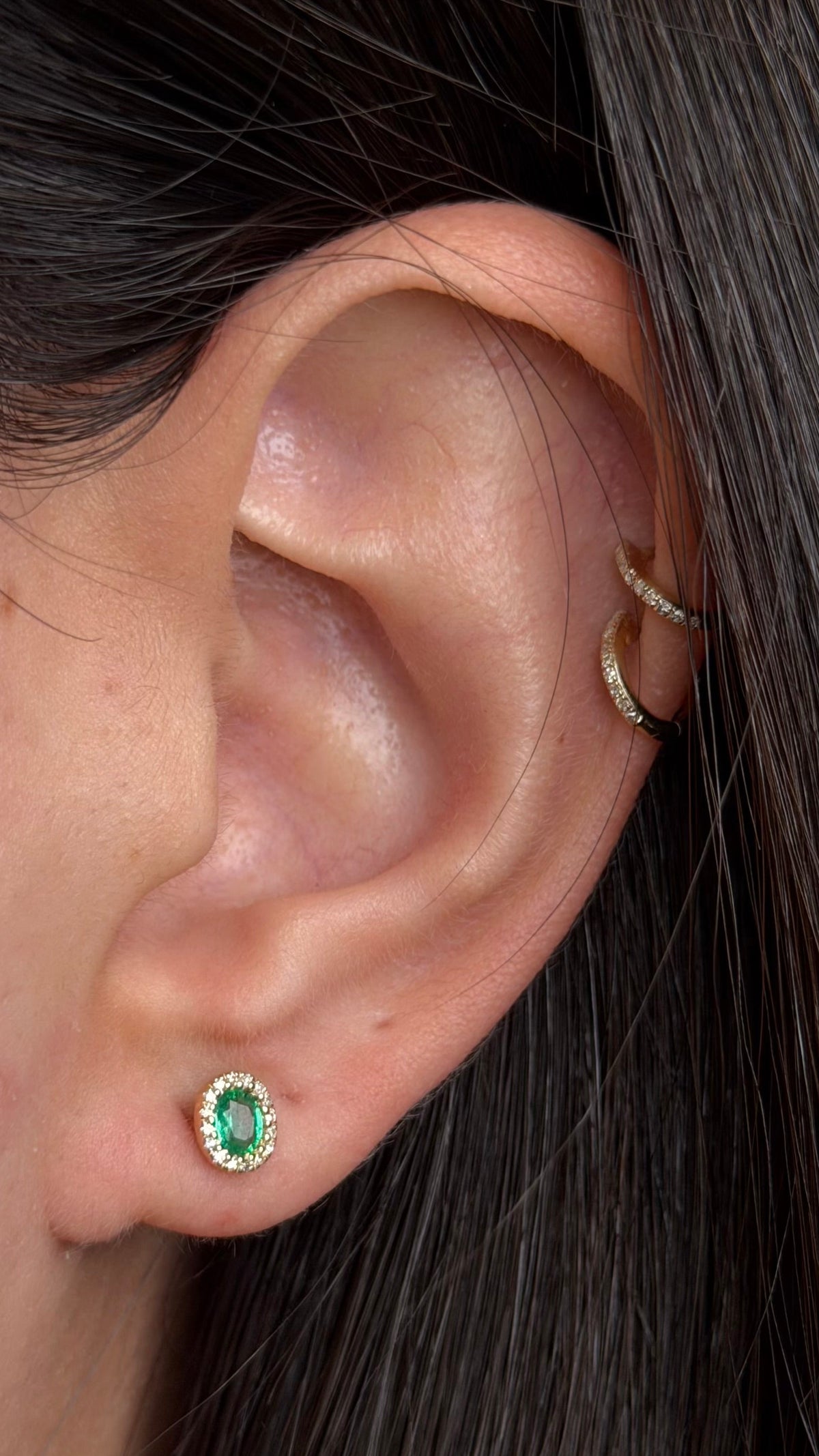 R0330 - Studs esmeralda oval chico con halo