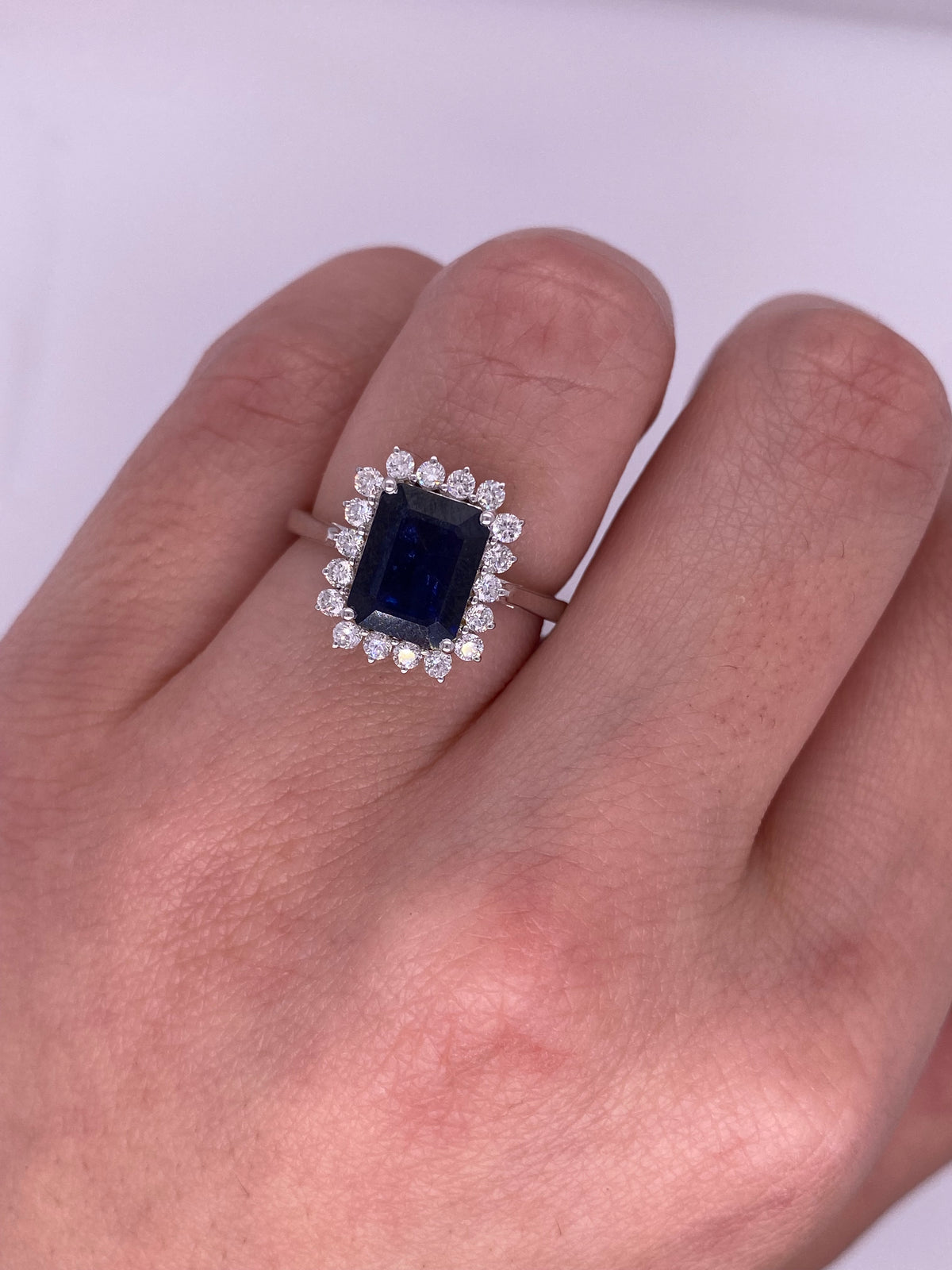 A0068 - Anillo Lady Di zafiro corte esmeralda