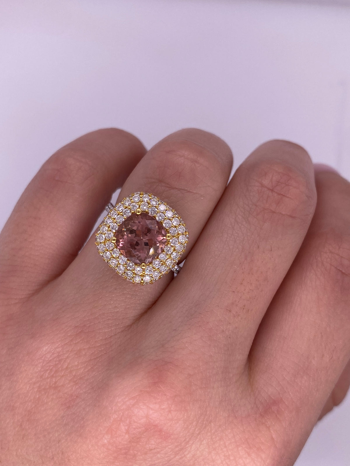 A0033 - Anillo turmalina corte cushion con halo de pave