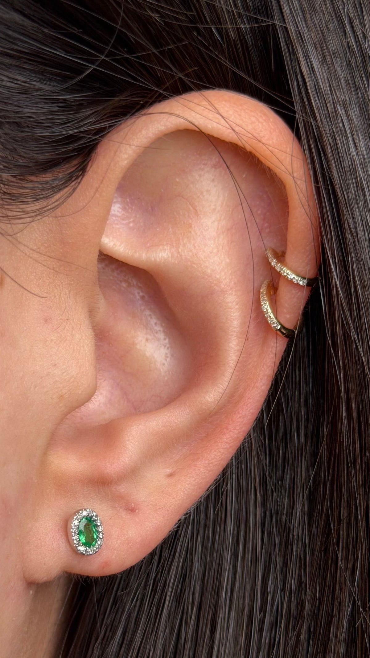 R0329 - Studs esmeralda oval chico con halo