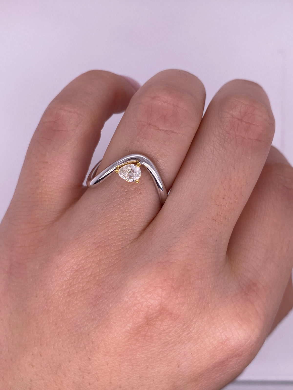 A0178 - Anillo wavy chunky diamante pera amarilla