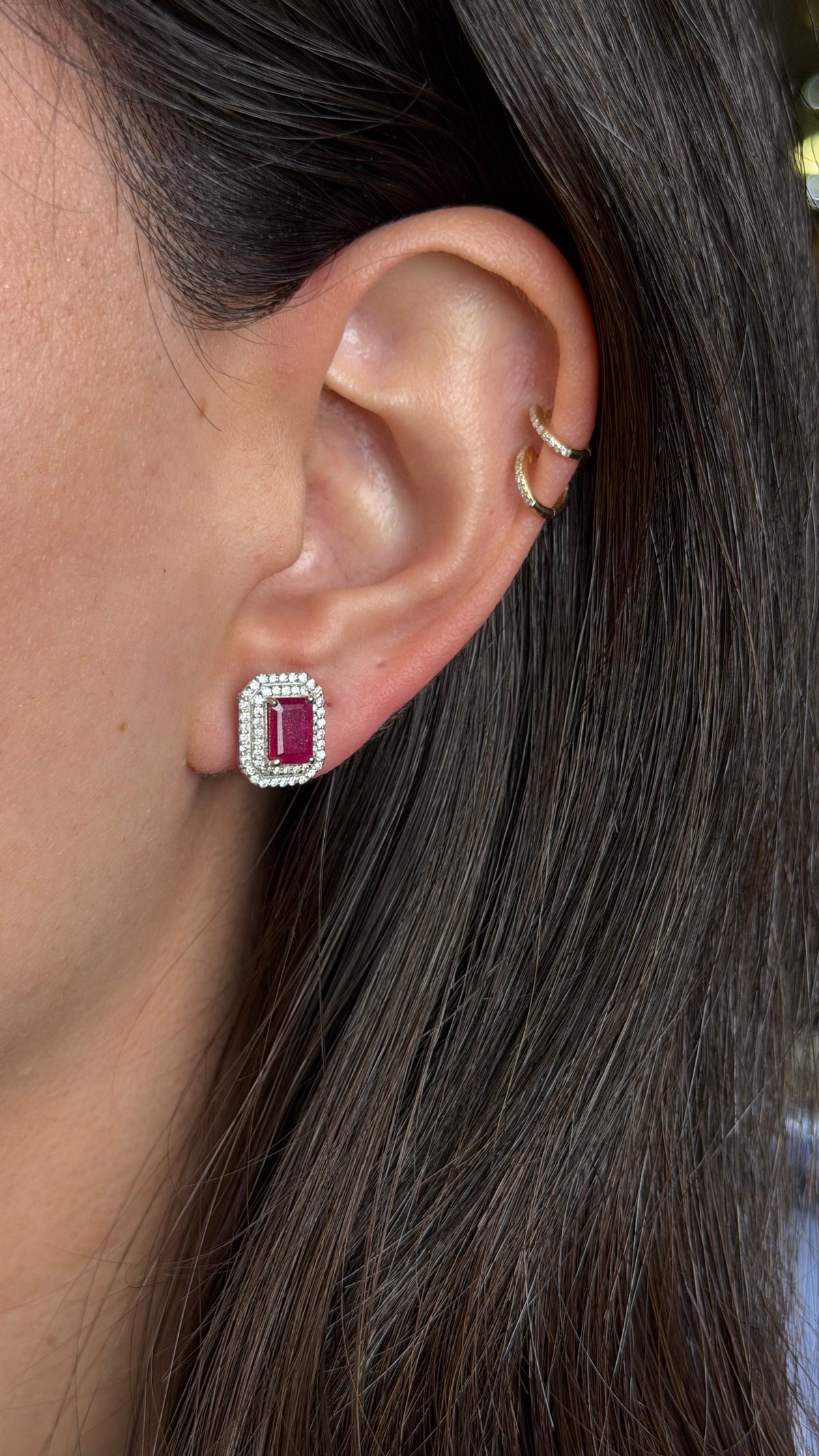 R0126 - Studs rubí con doble halo de diamantes grande