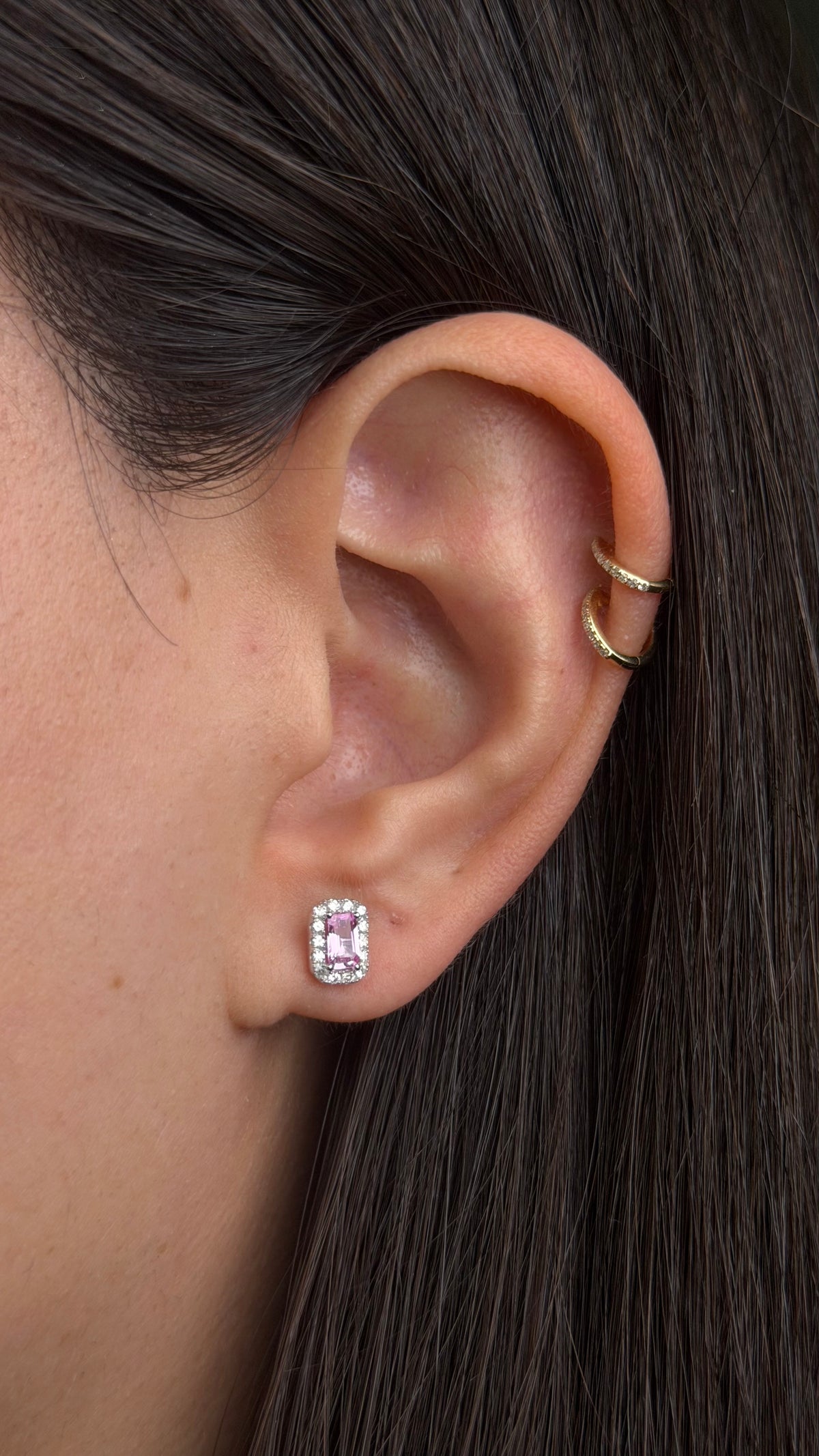 R0317 - Studs zafiro rosa con halo pave