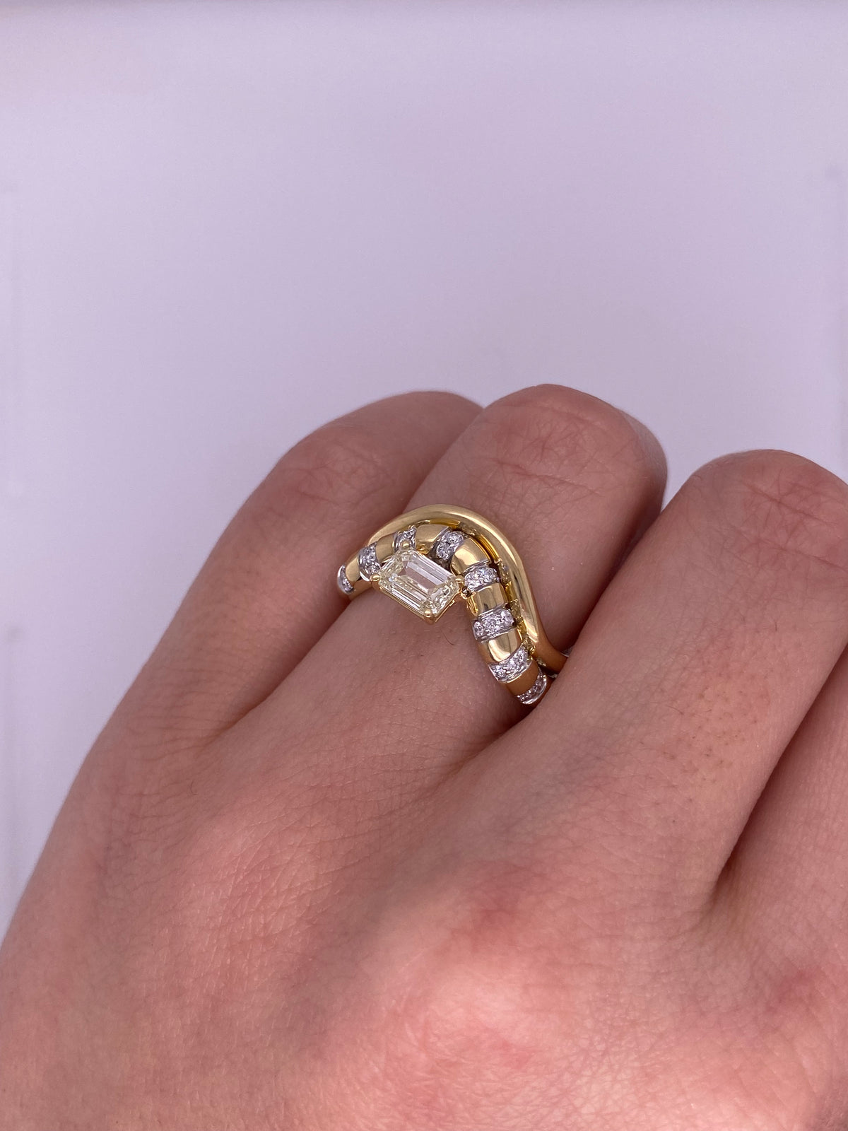 A0131 - Anillo doble fila chunky con diamantes incrustrados y baguette
