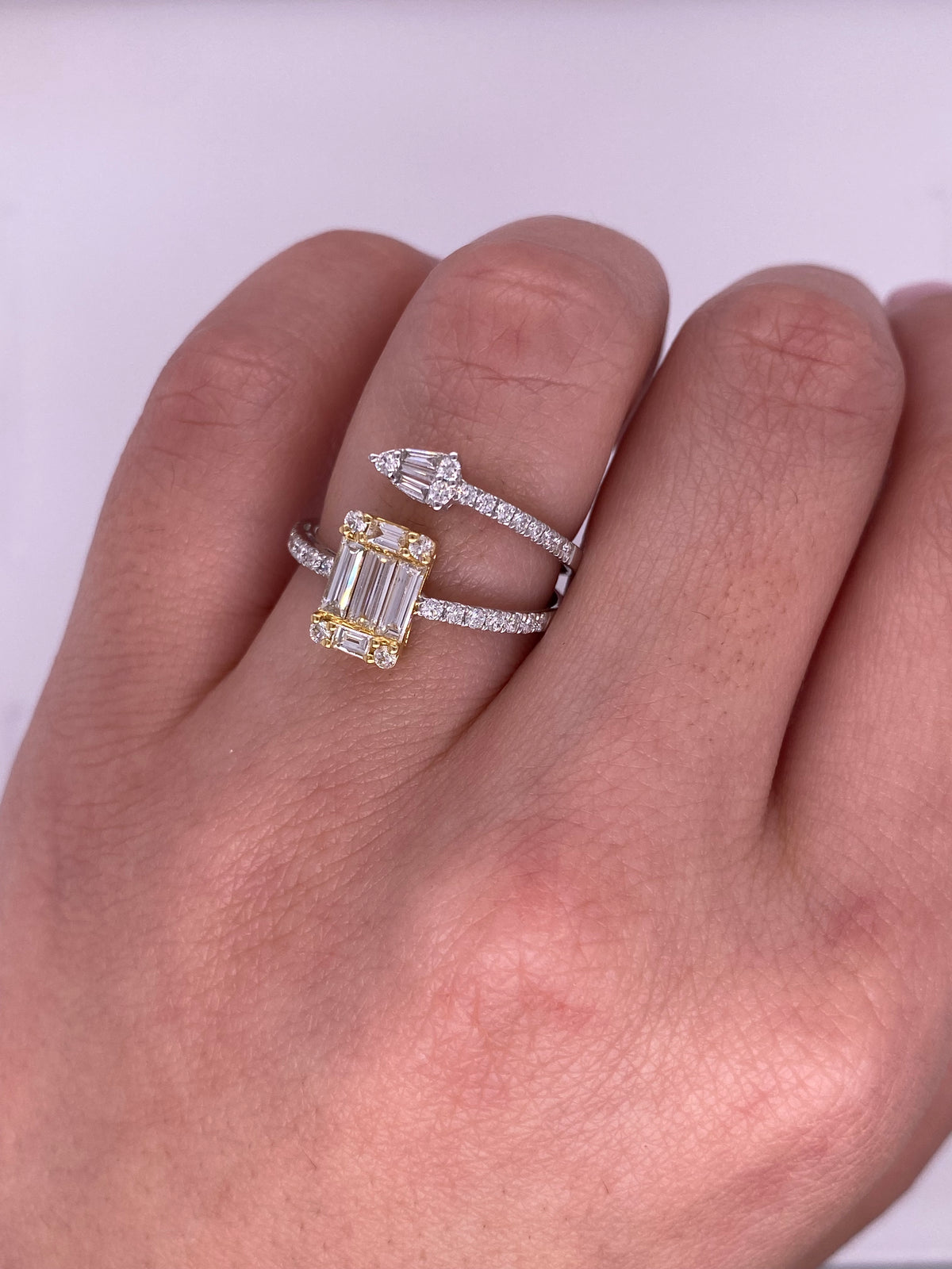 A0148 - Anillo rectangulo de baguettes doble fila
