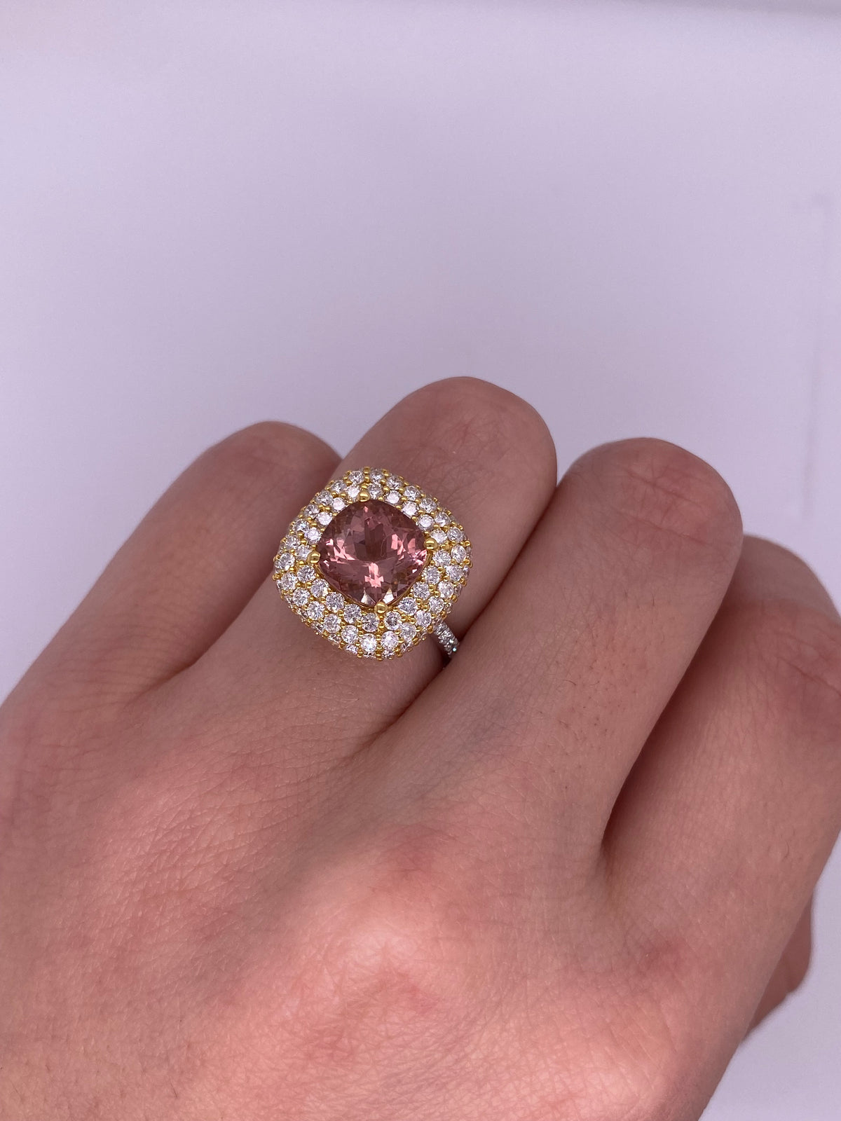 A0033 - Anillo turmalina corte cushion con halo de pave