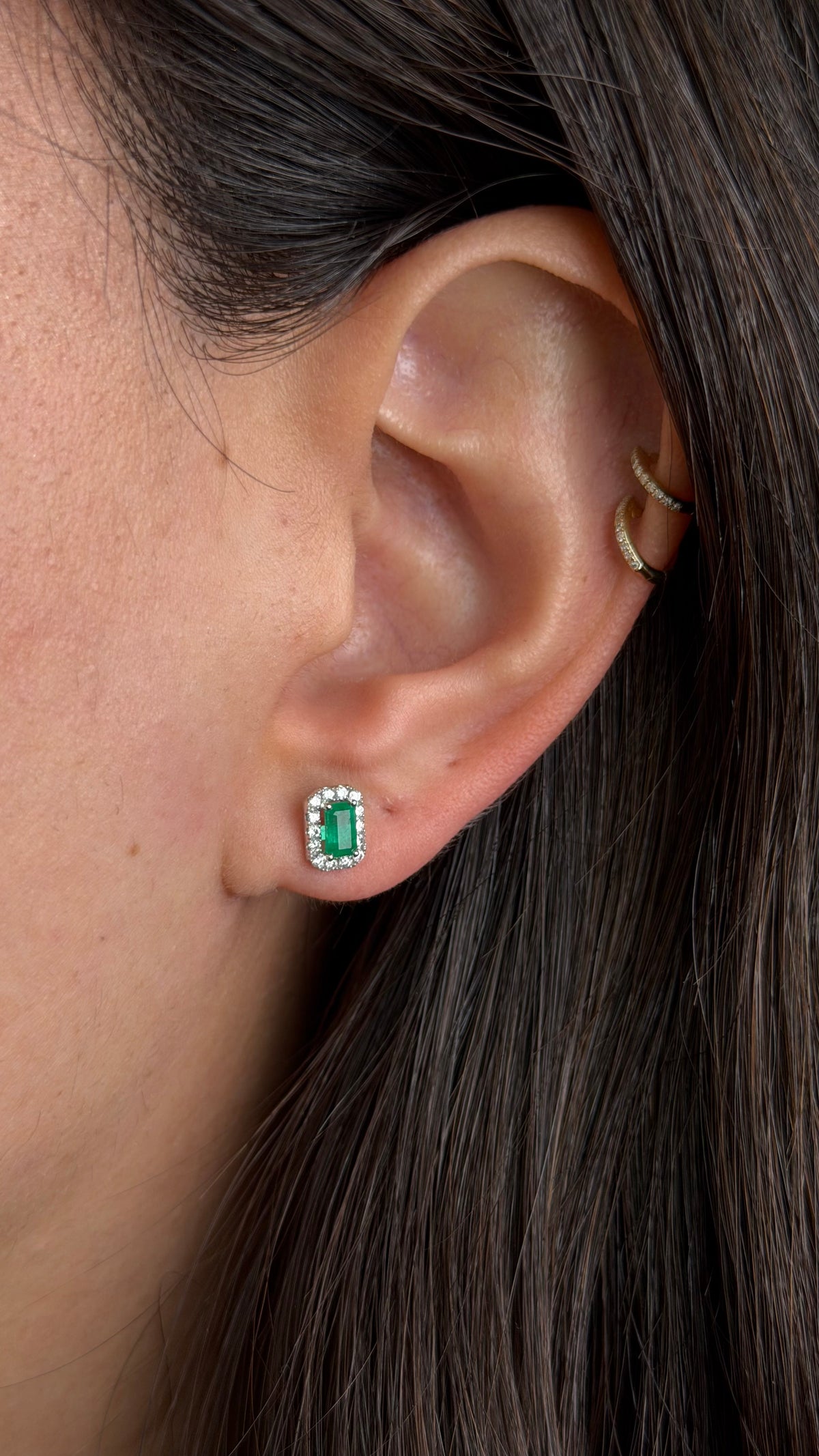R0318 - Studs esmeralda corte esmeralda con halo