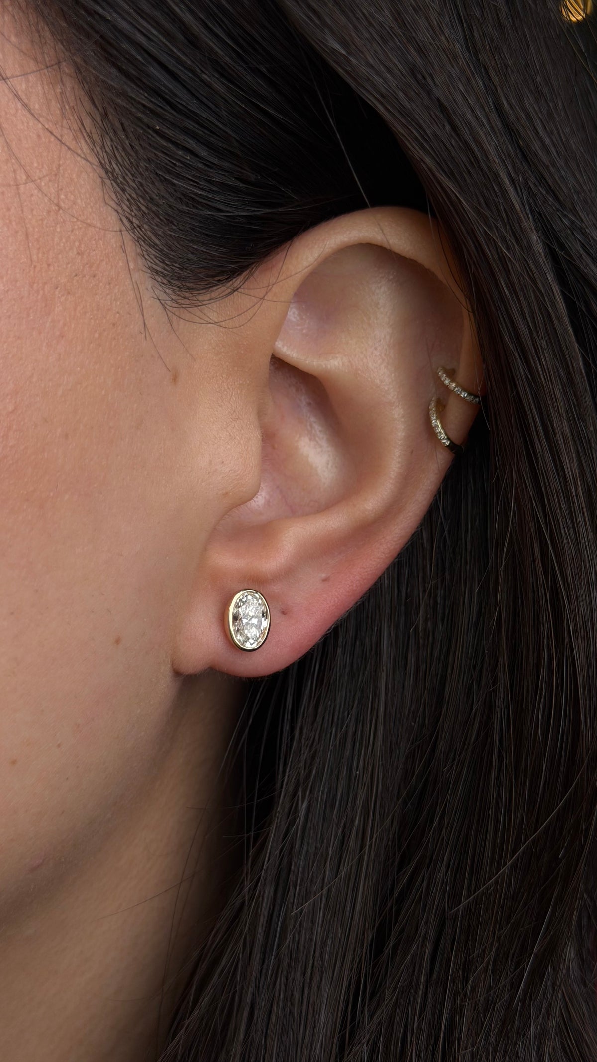 R0279 - Studs ovalado biselado amarillo LAB