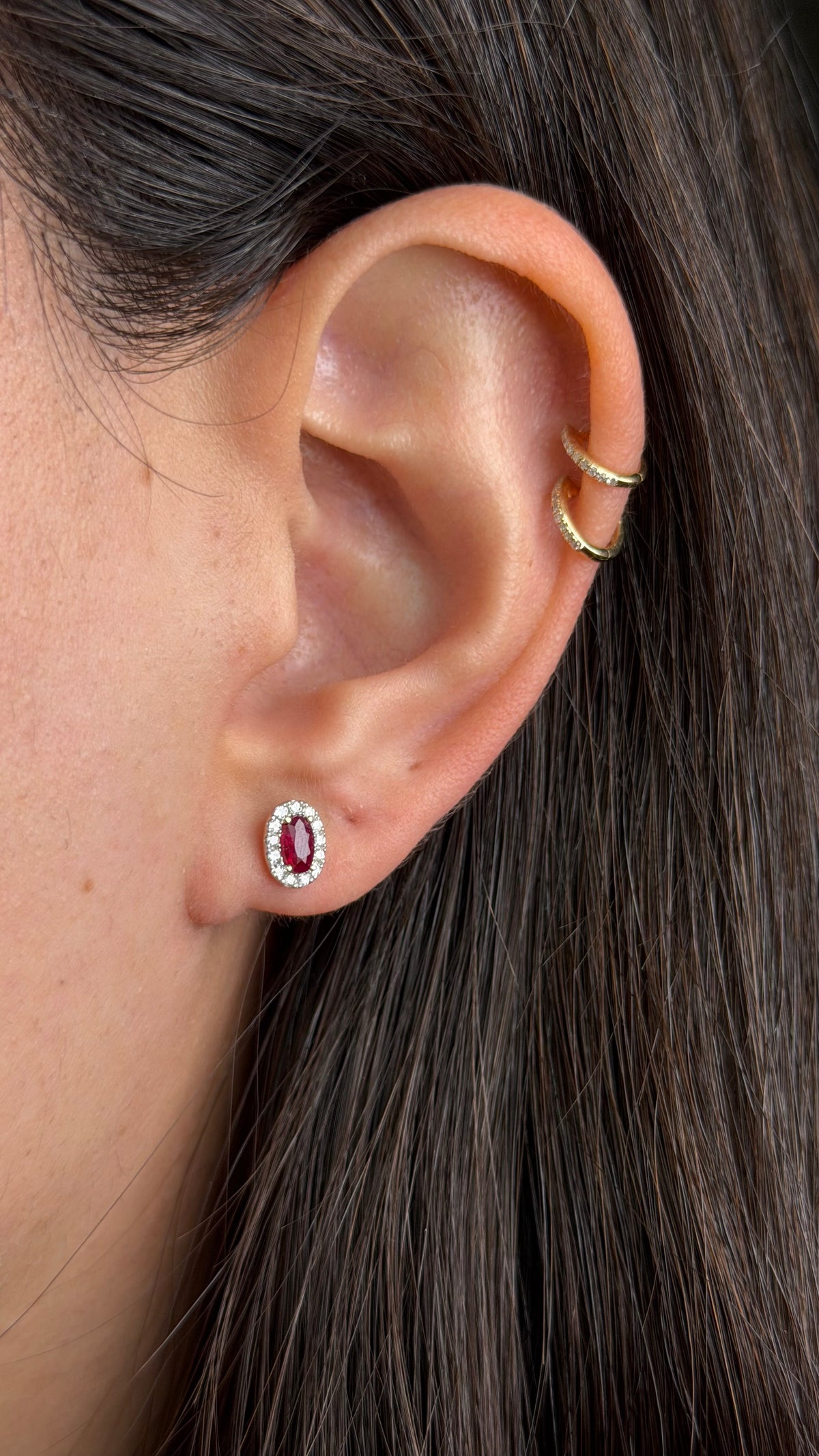 R0296 - Studs rubí oval con halo