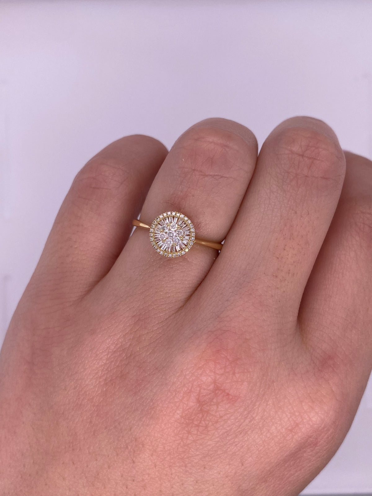A0124 - Anillo cluster redondo diamantes con halo baguette chico