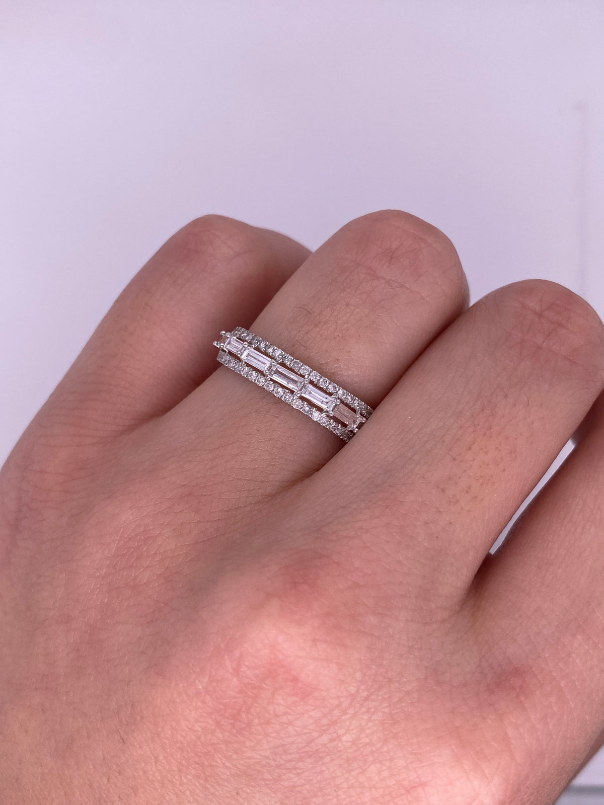 A0176 - Churumbela con diamantes baguette en carril
