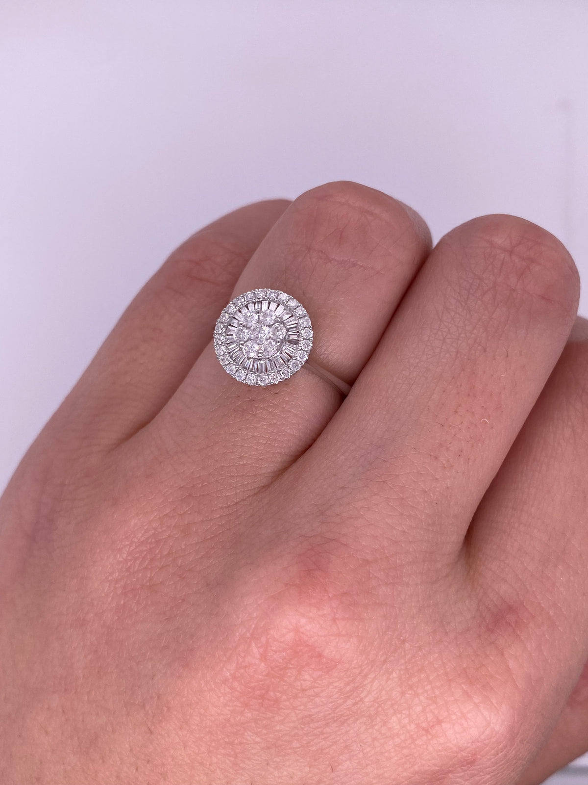 A0173 - Anillo diamantes con halo baguette