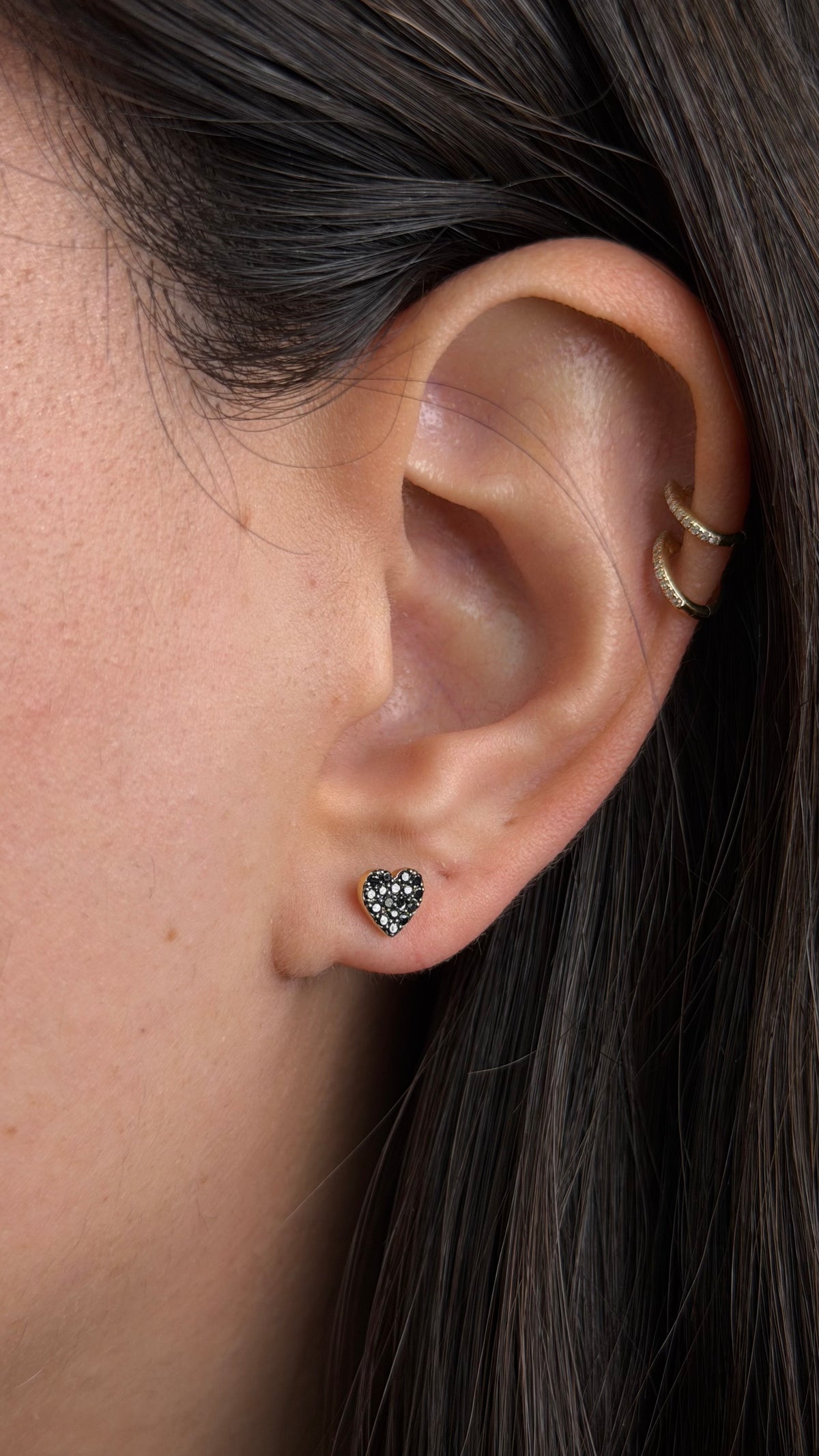 R0304 - Studs corazon diamante negro