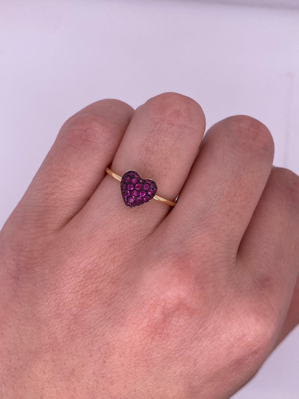 A0015 - Anillo corazon de rubí con rodio