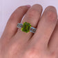 A0089 - Anillo peridoto central con topacio azul