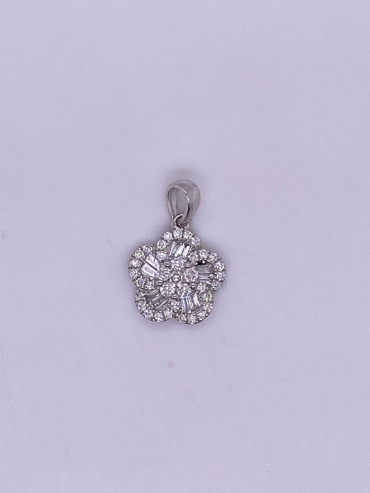 C0357 - Dije flor de baguettes