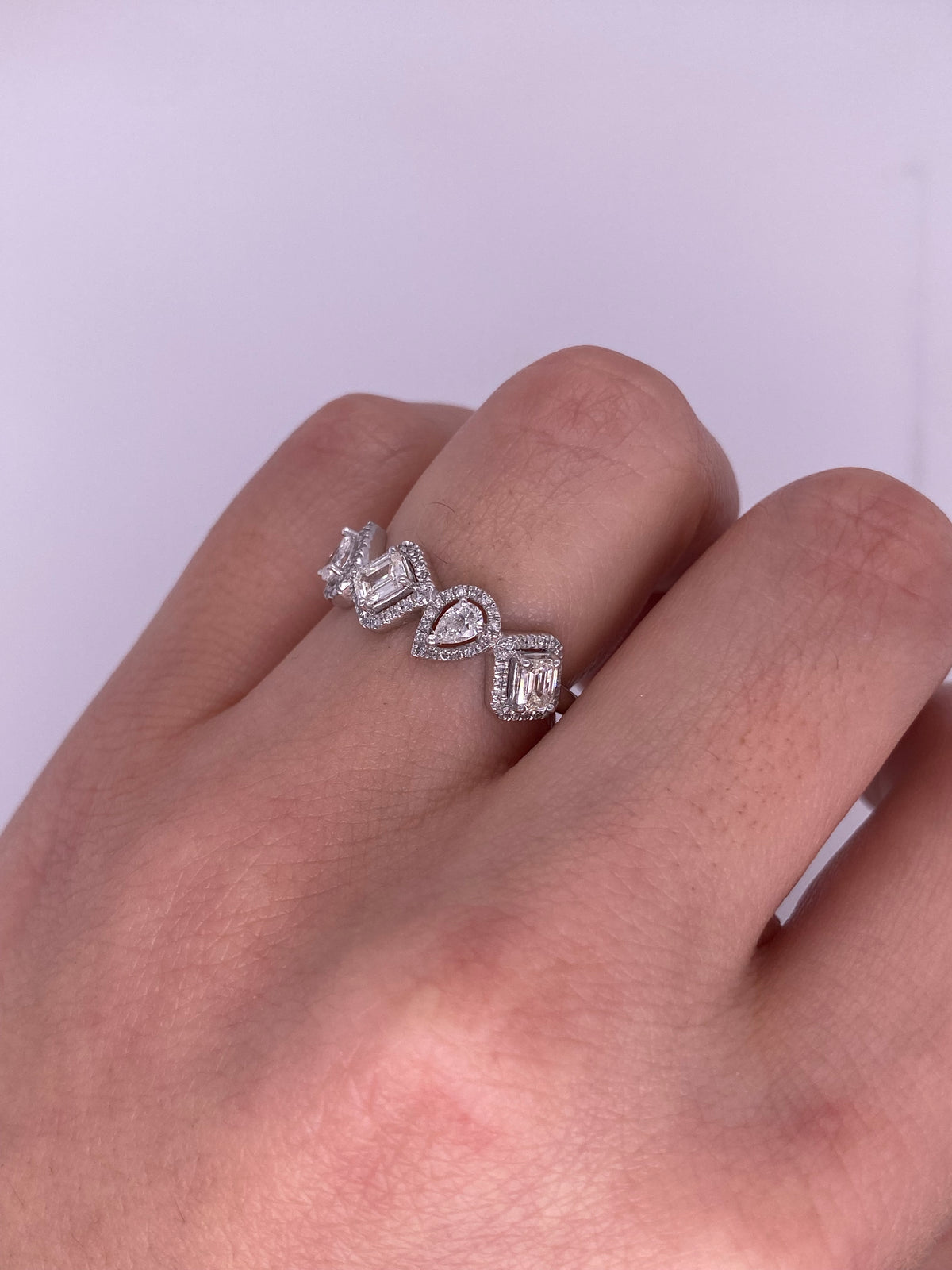 A0179 - Anillo diamantes multishape con halo