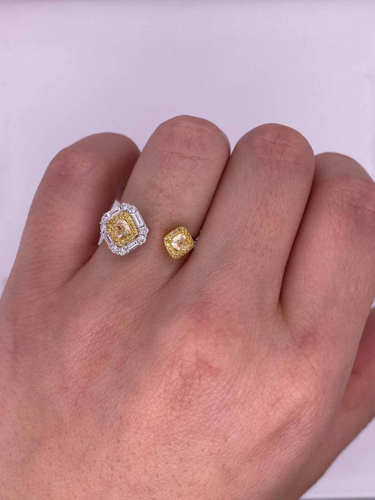A0155 - Anillo abierto rombo de diamantes con halo baguette