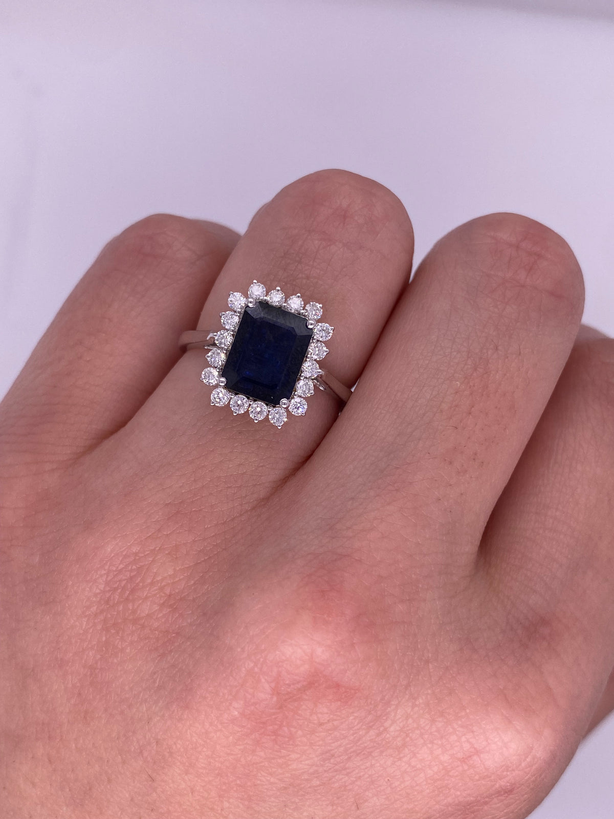 A0068 - Anillo Lady Di zafiro corte esmeralda