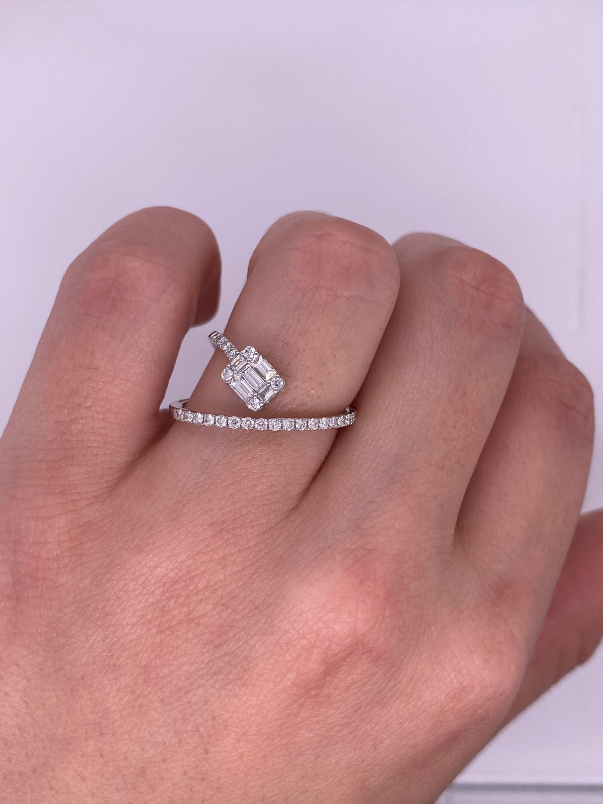 A0180 - Anillo espiral rectangular baguette