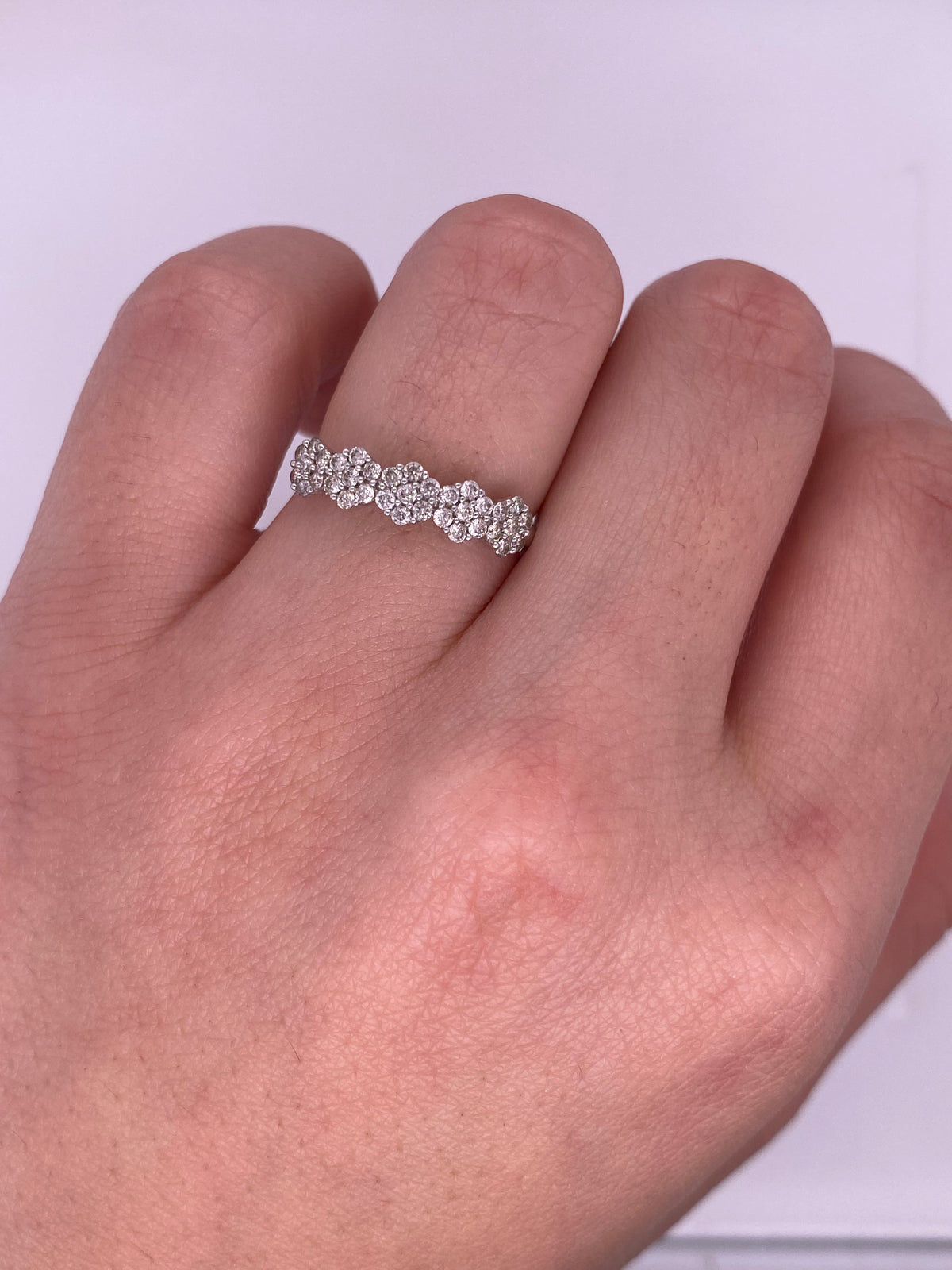 A0169 - Anillo cinco clusters de diamantes redondos