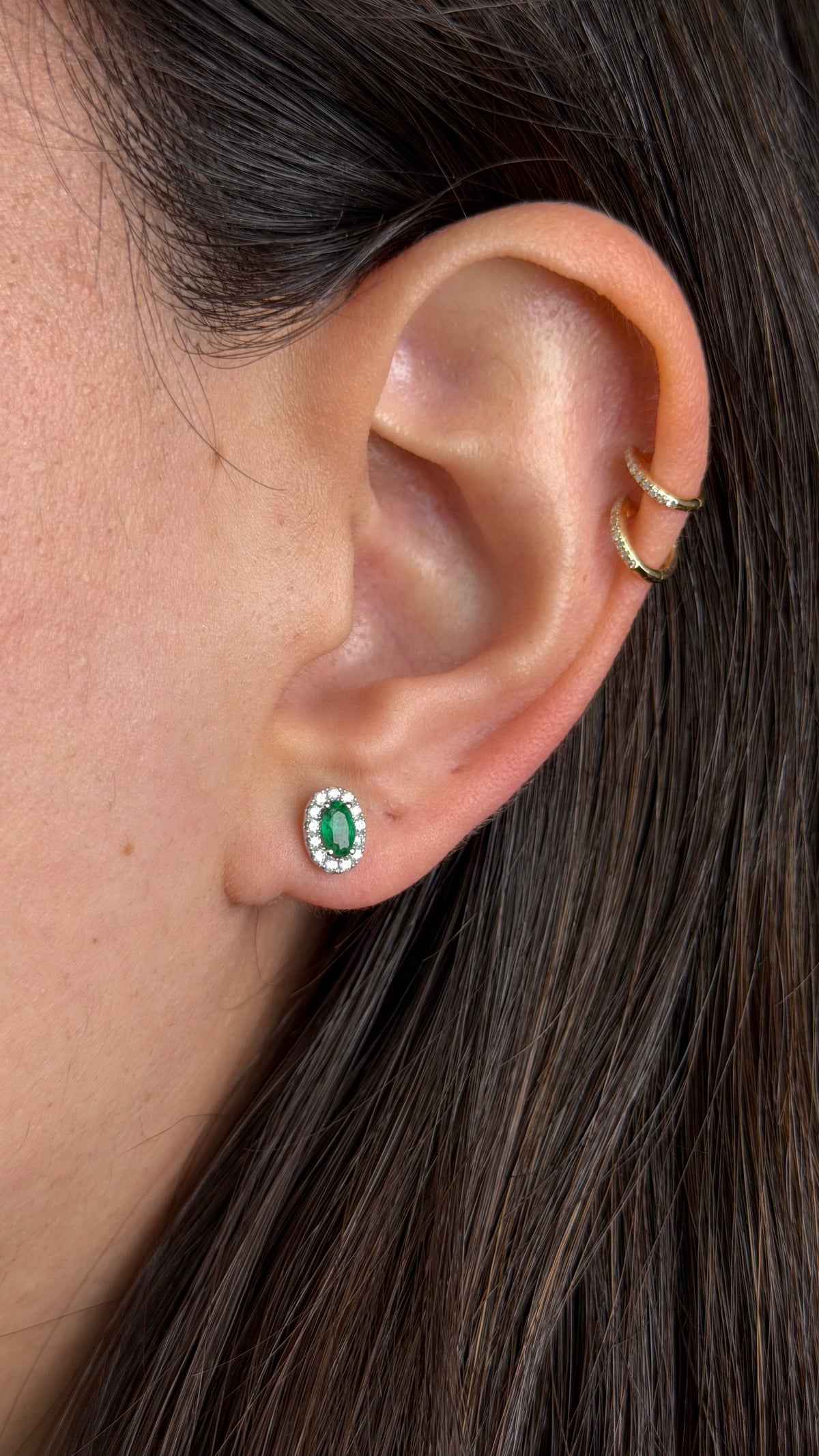 R0320 - Studs esmeralda con halo