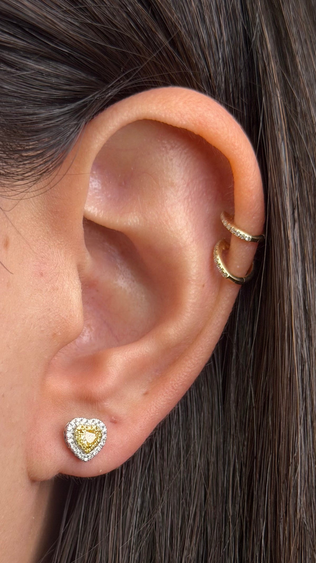 R0232 - Studs corazones diamantes amarillos y blancos