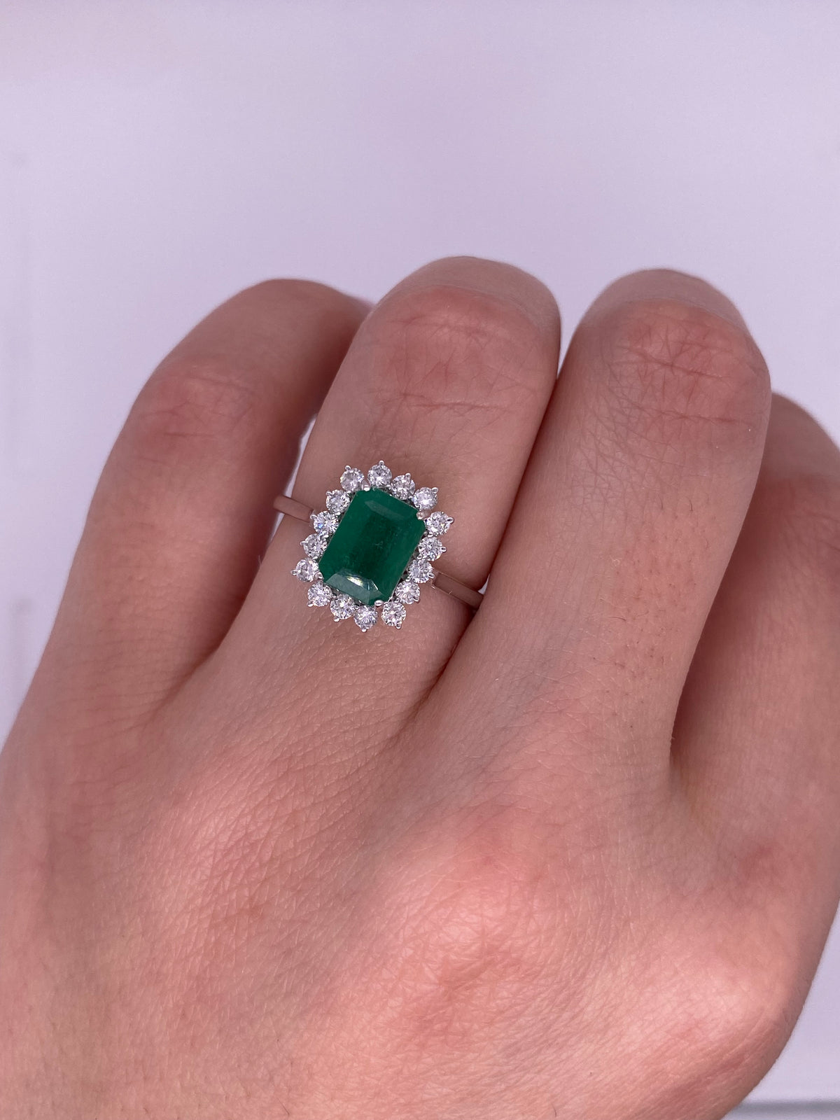 A0081 - Anillo Lady Di esmeralda corte esmeralda