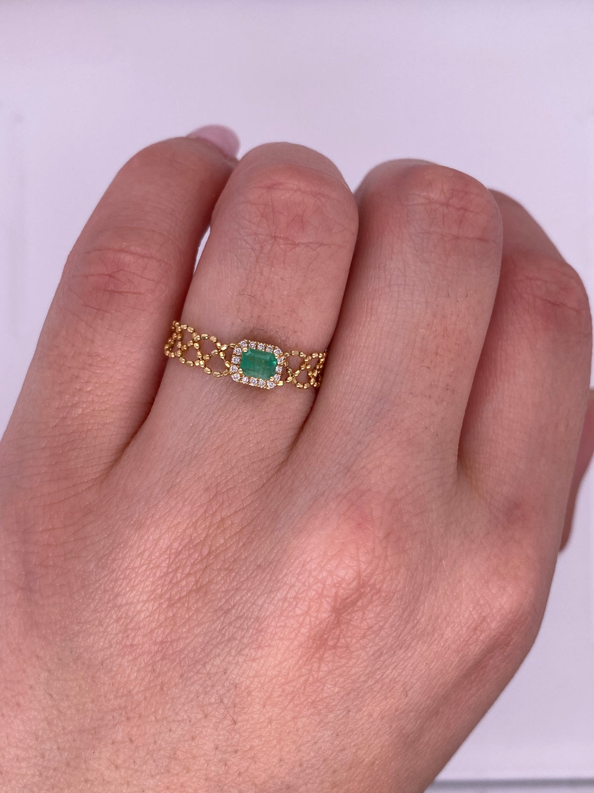 A0088 - Anillo esmeralda con cadena