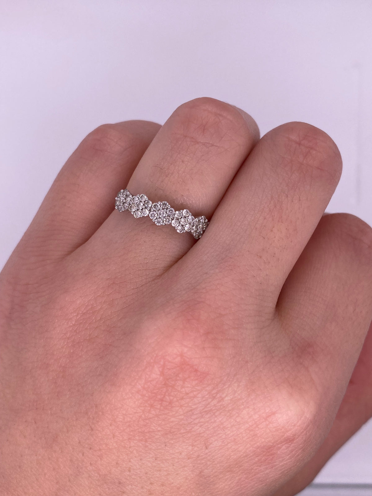 A0169 - Anillo cinco clusters de diamantes redondos