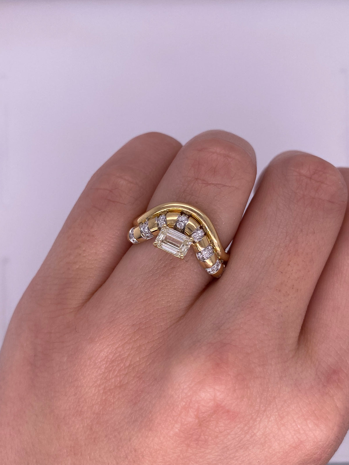 A0131 - Anillo doble fila chunky con diamantes incrustrados y baguette