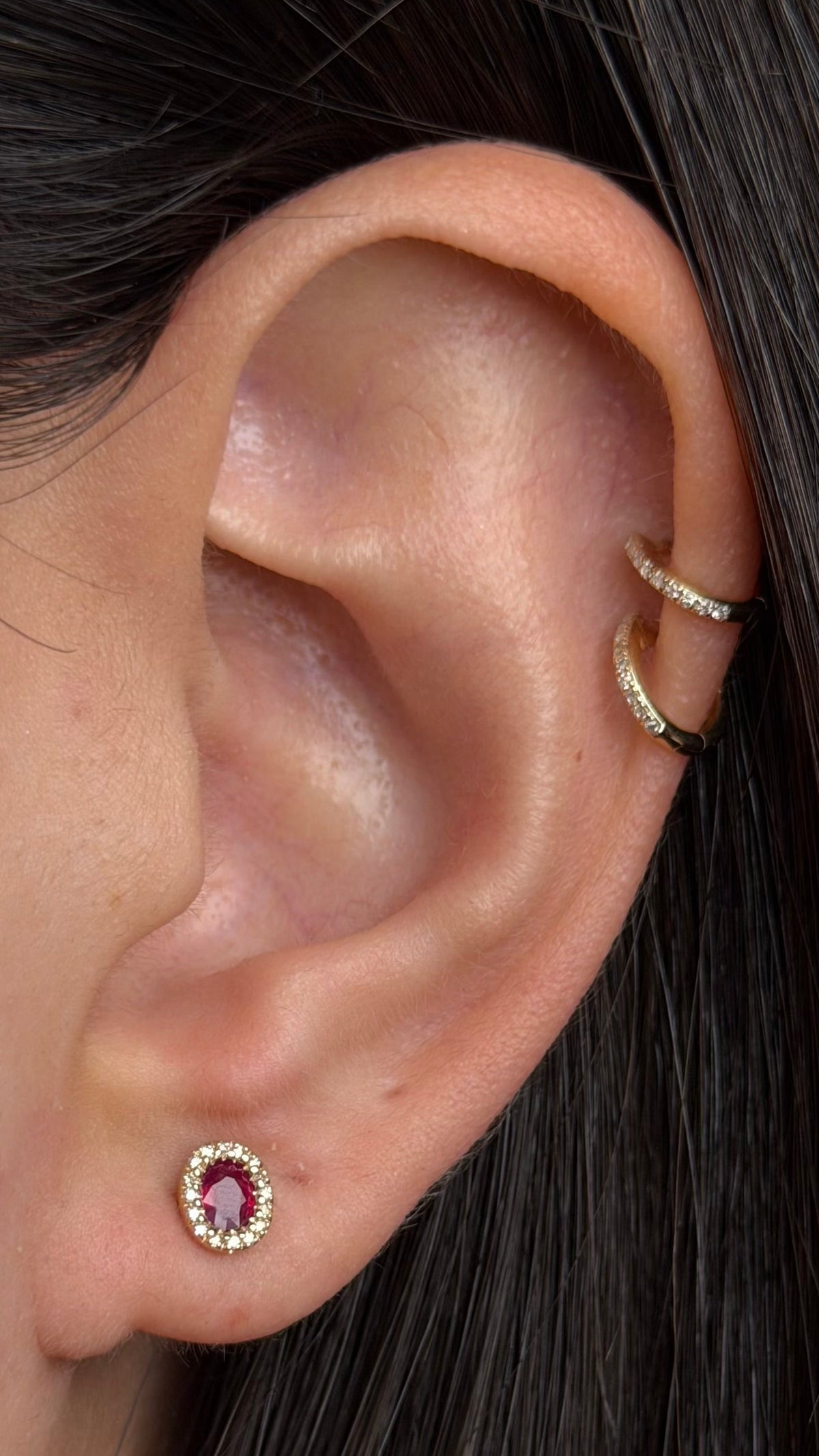R0332 - Studs rubí oval chico con halo