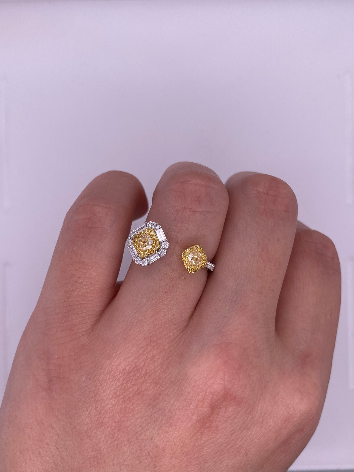 A0155 - Anillo abierto rombo de diamantes con halo baguette
