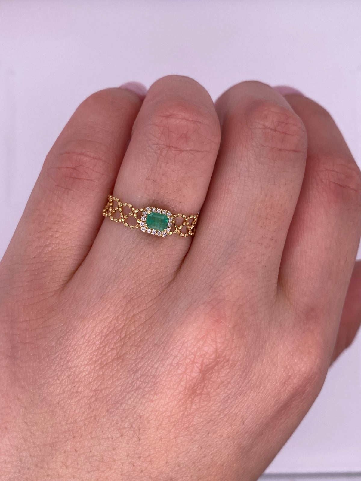 A0088 - Anillo esmeralda con cadena
