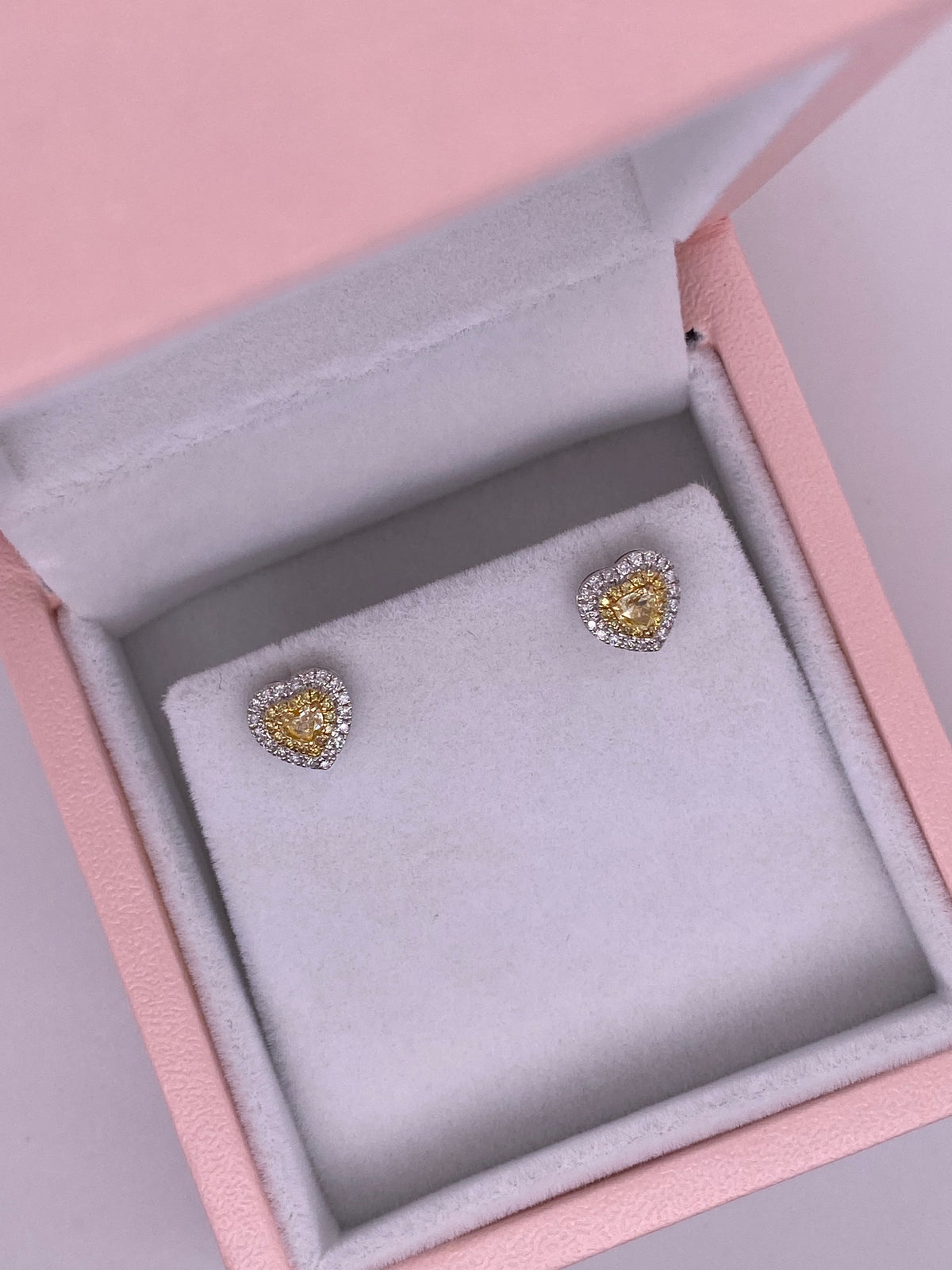 R0232 - Studs corazones diamantes amarillos y blancos
