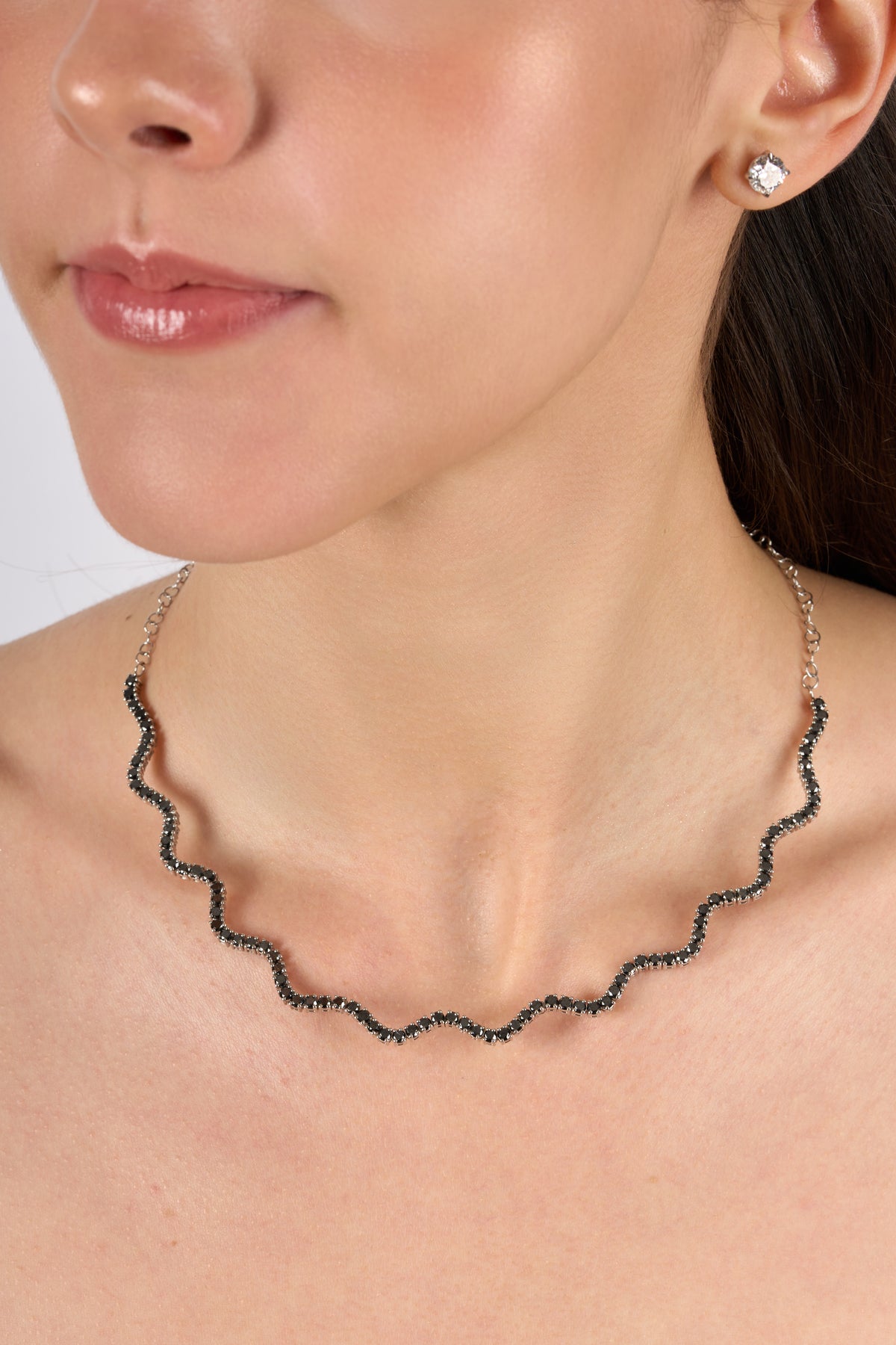 C0548 - Media gargantilla wavy diamante negro