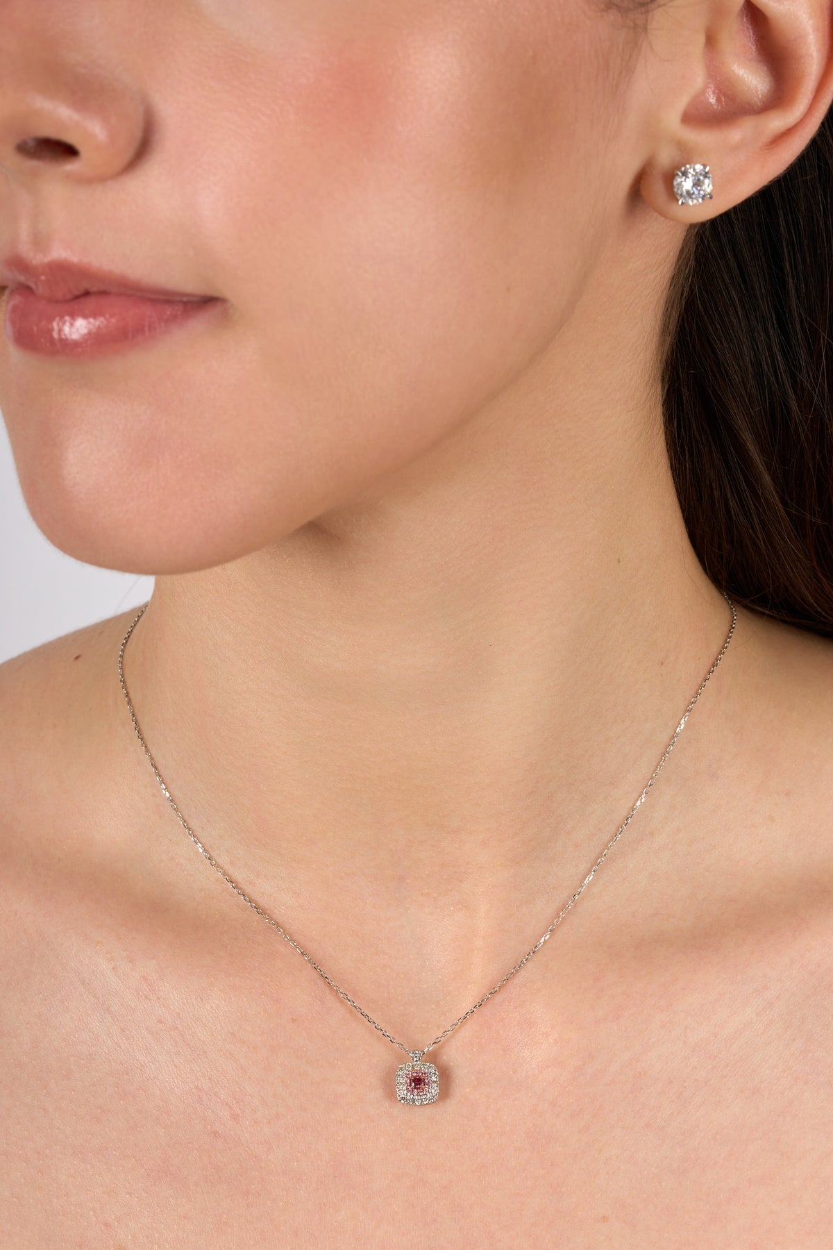 C0153 - Collar diamante rosa con halo