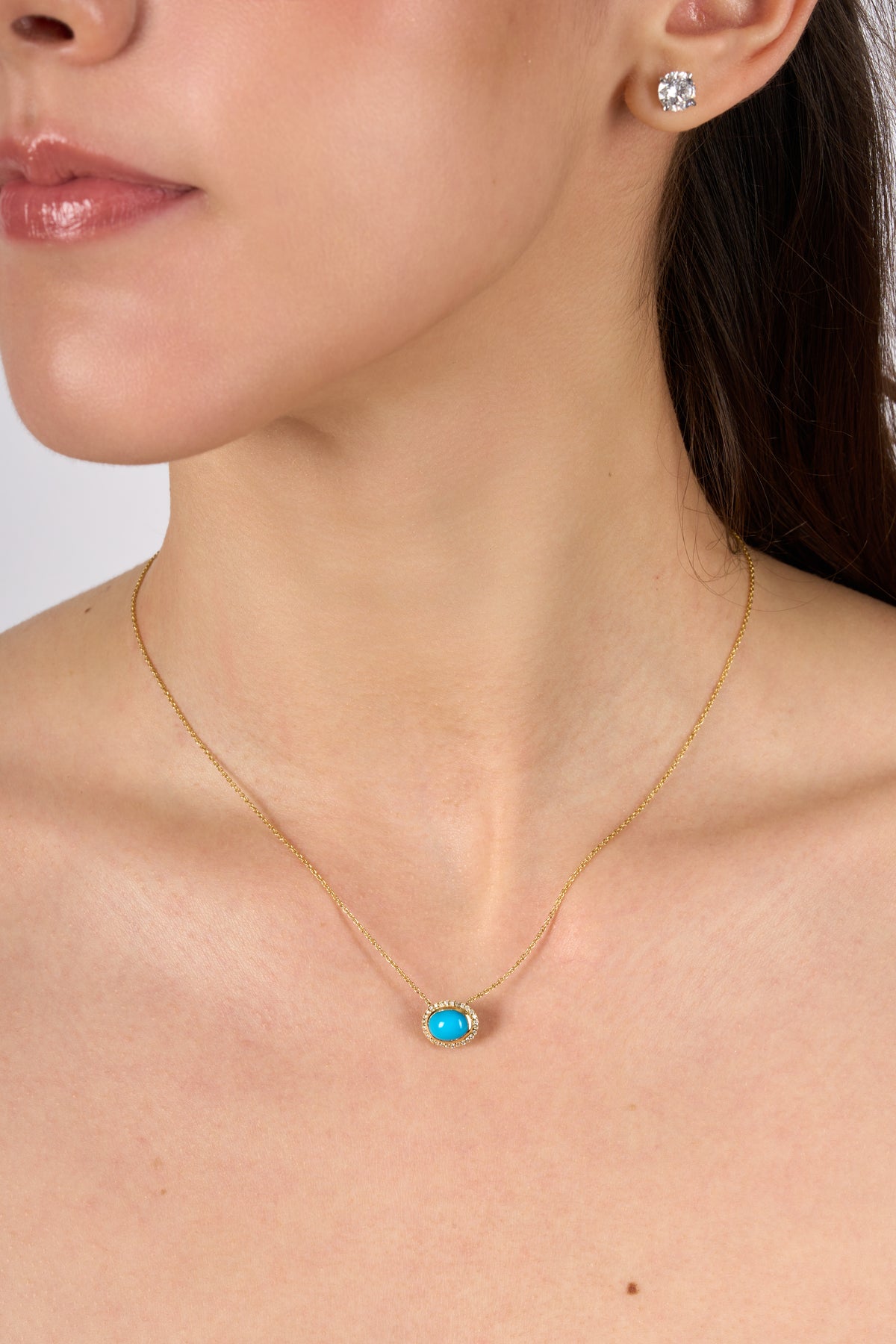 C0506 - Collar turquesa horizontal con halo brillante