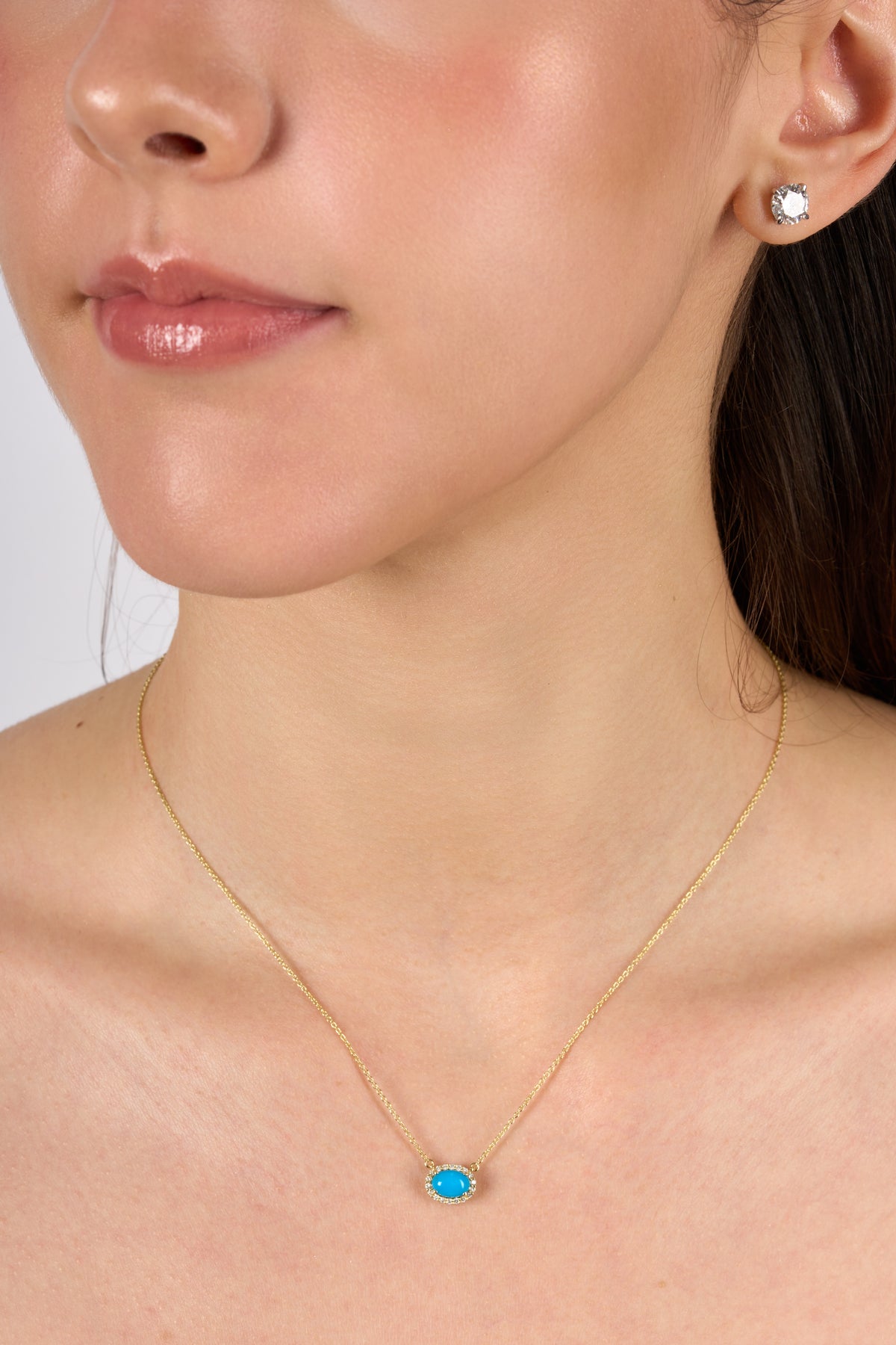 C0507 - Collar turquesa horizontal con halo brillante