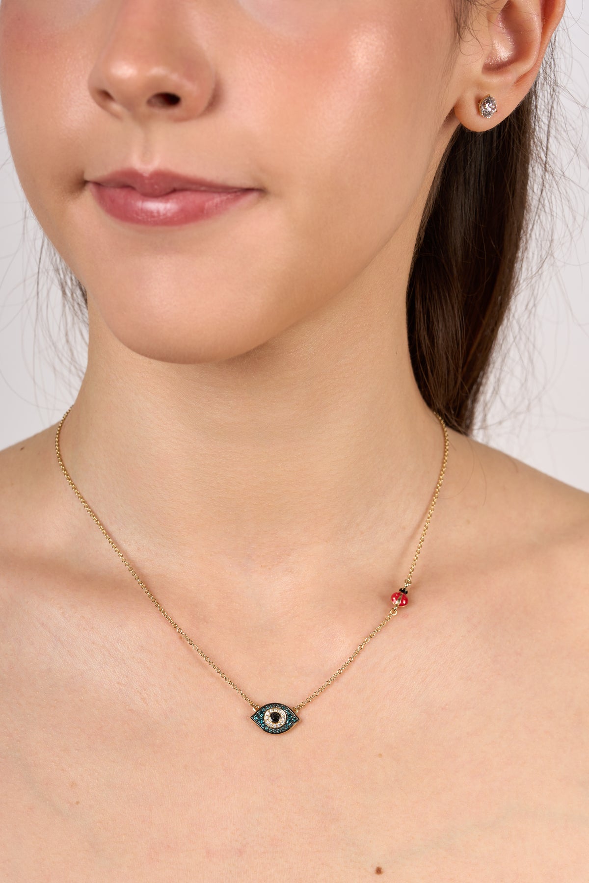 C0467 - Collar ojo de diamante azul con catarina mediano