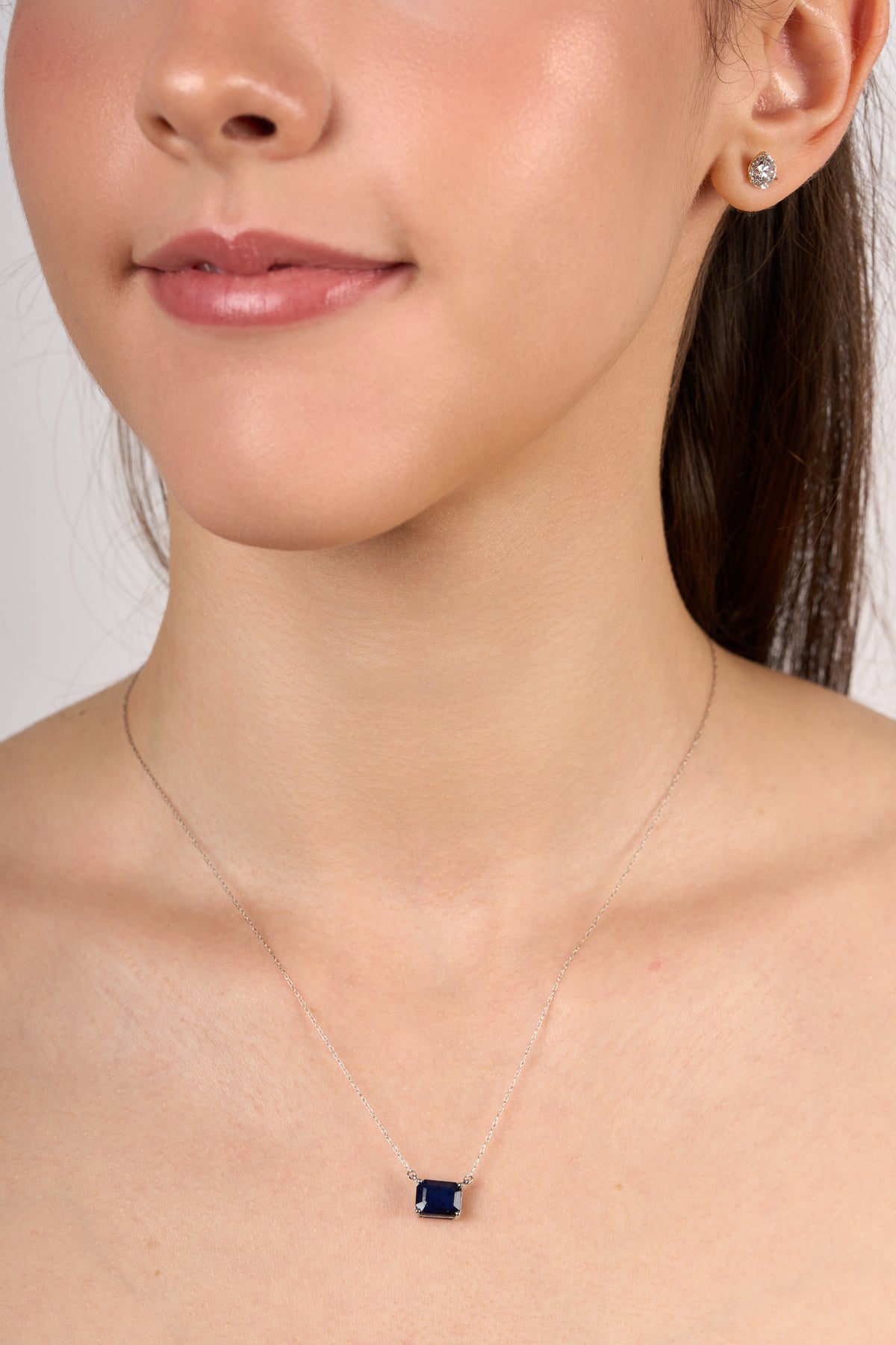C0597 - Collar con zafiro solitario