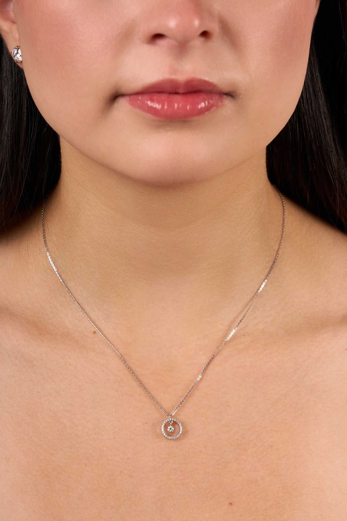 C0538 - Collar circulo de diamantes con colgante