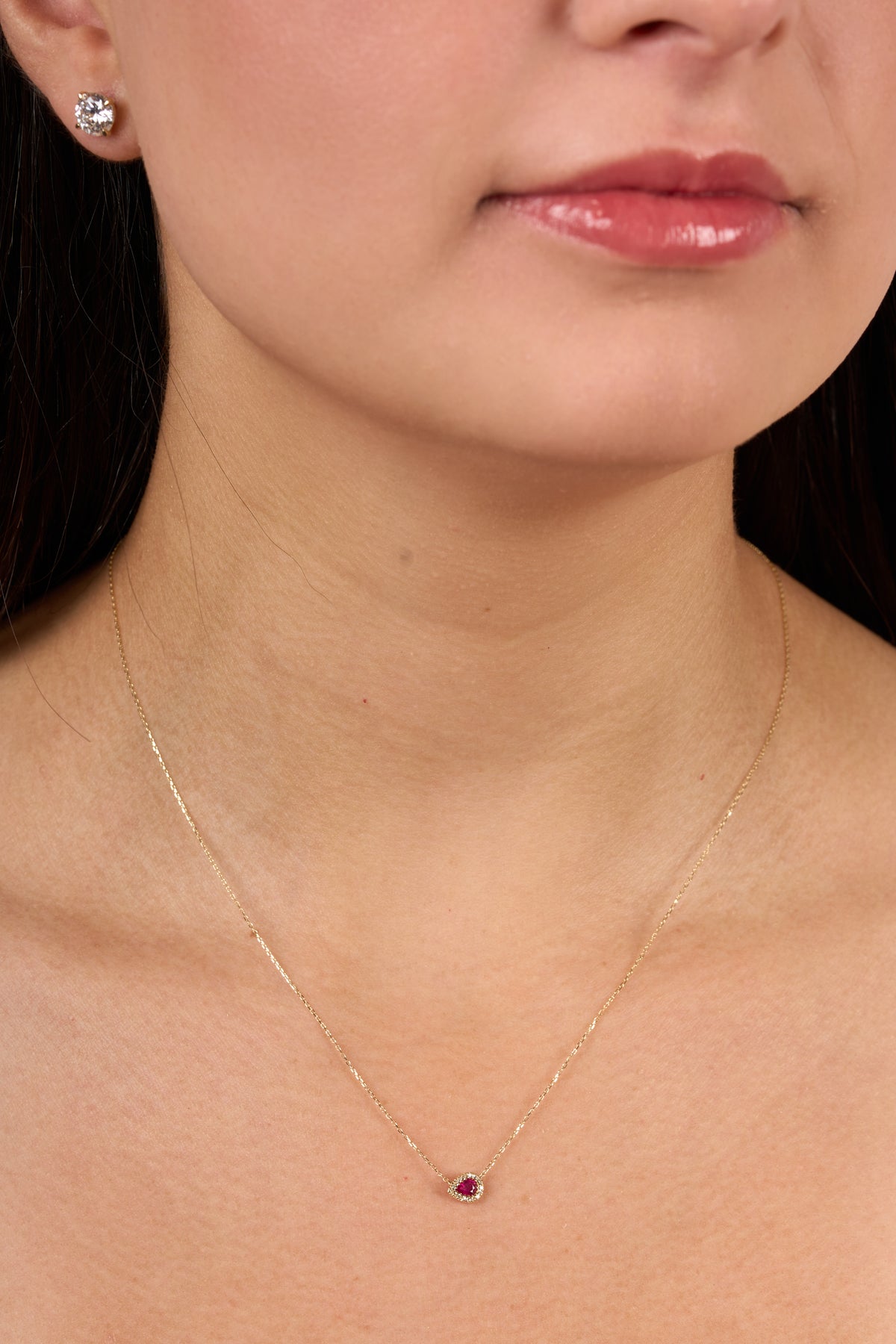C0204 - Collar rubí pera chico con halo