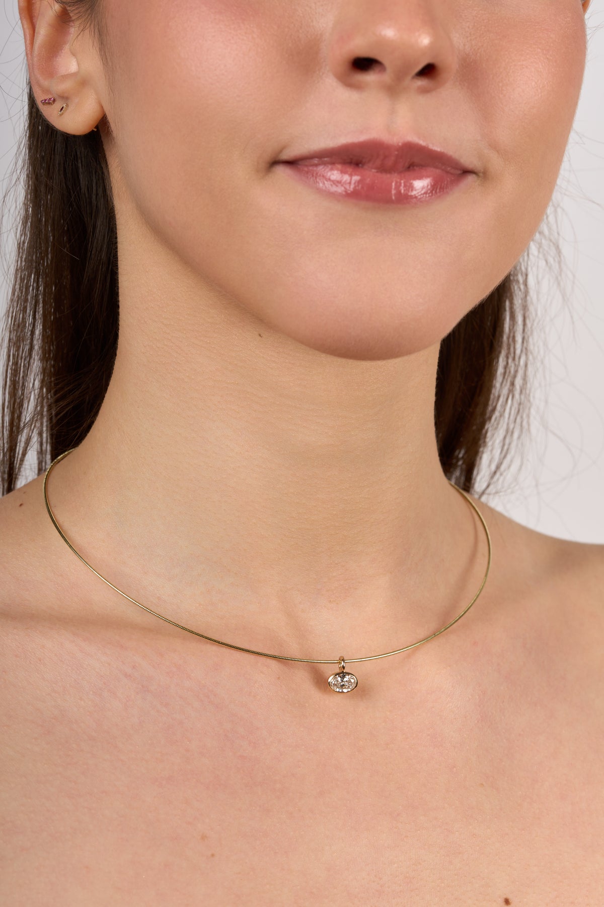 C0635 - Omega completo con broche oro amarillo