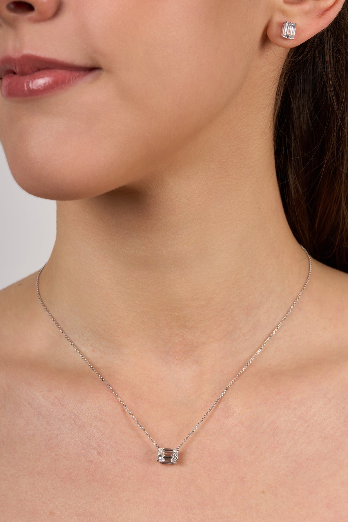 C0532 - Collar diamante corte esmeralda horizontal